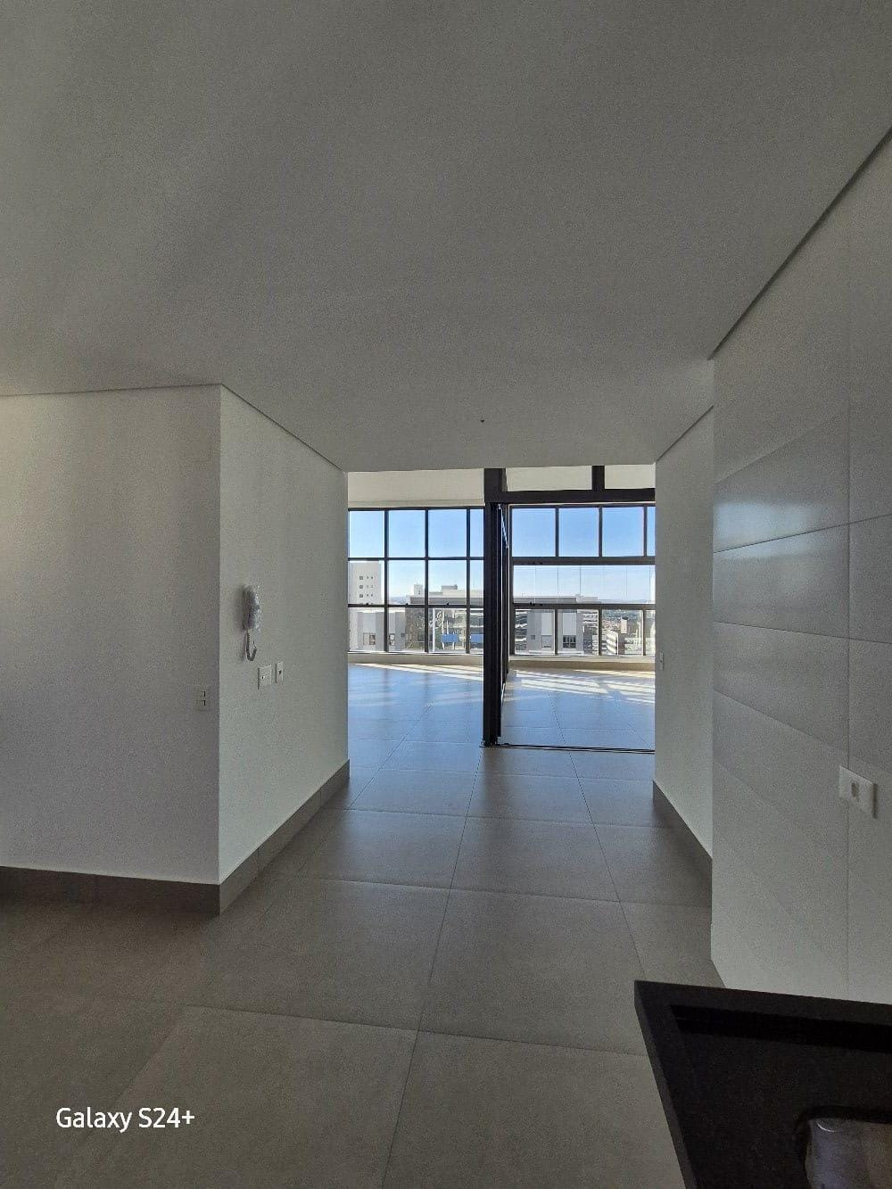 Apartamento à venda, Edifício  Lumini 181m², 3 amplas suítes, 3 vagas, elevador privativo, andar alto- Gleba Palhano, Londrina/PR