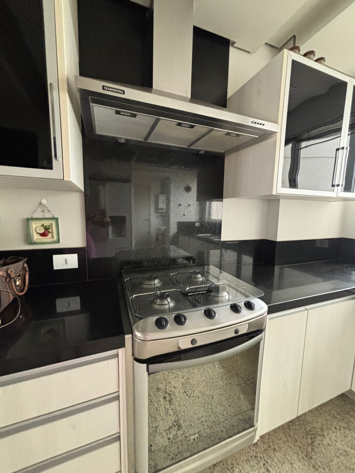Apartamento à venda, Edifício Pallazo Di Césare , 156m2 úteis, 3 suítes, 3 vagas, andar alto, vista Lago, mobiliado, Bela Suiça, Londrina, PR