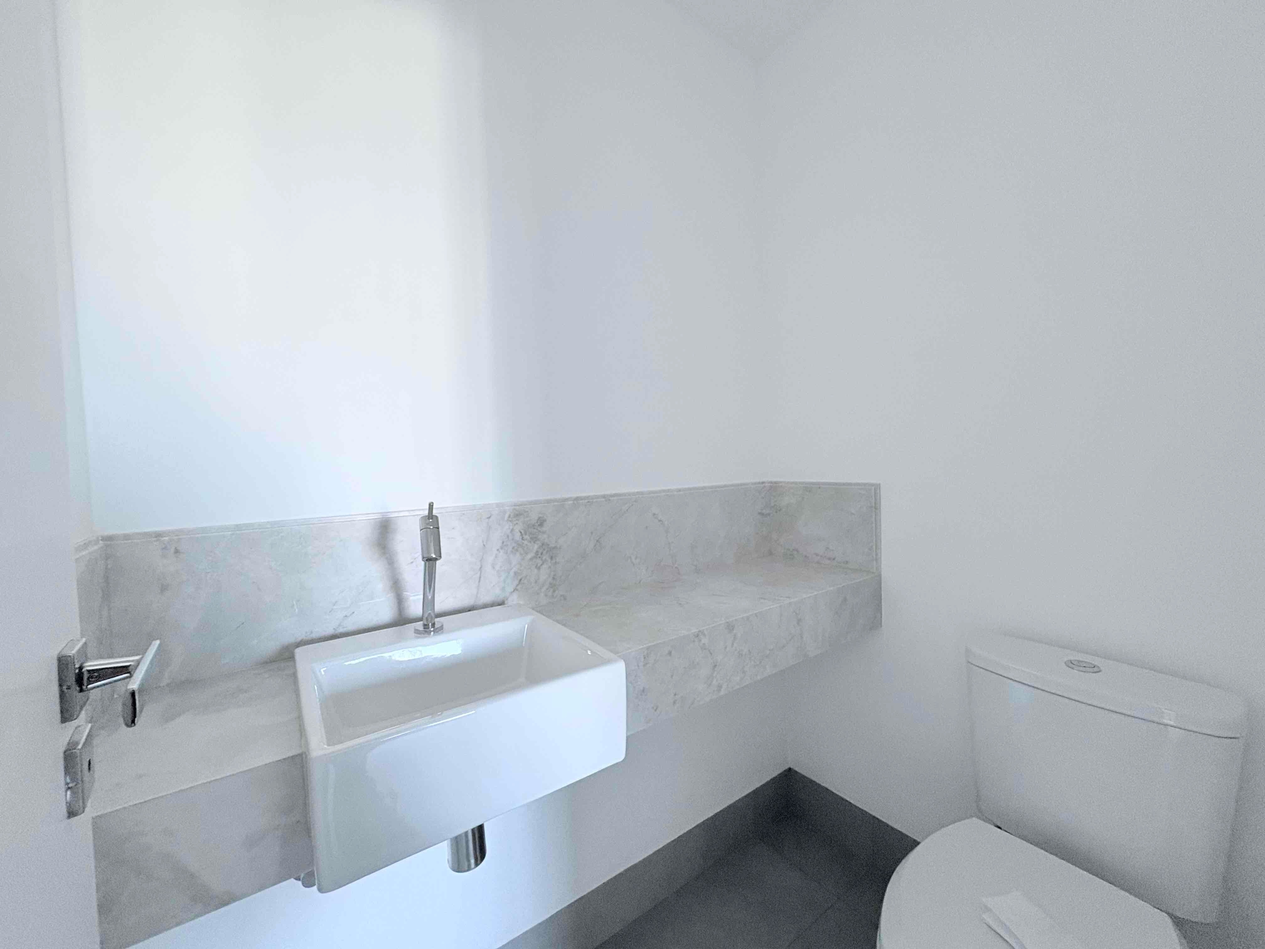 Apartamento novo à Venda, Edifício Lakeside, 232 m² úteis, 3 suítes, 4 vagas, sol da manhã,  elevador privativo, sacada com skinglass- Bela Suiça