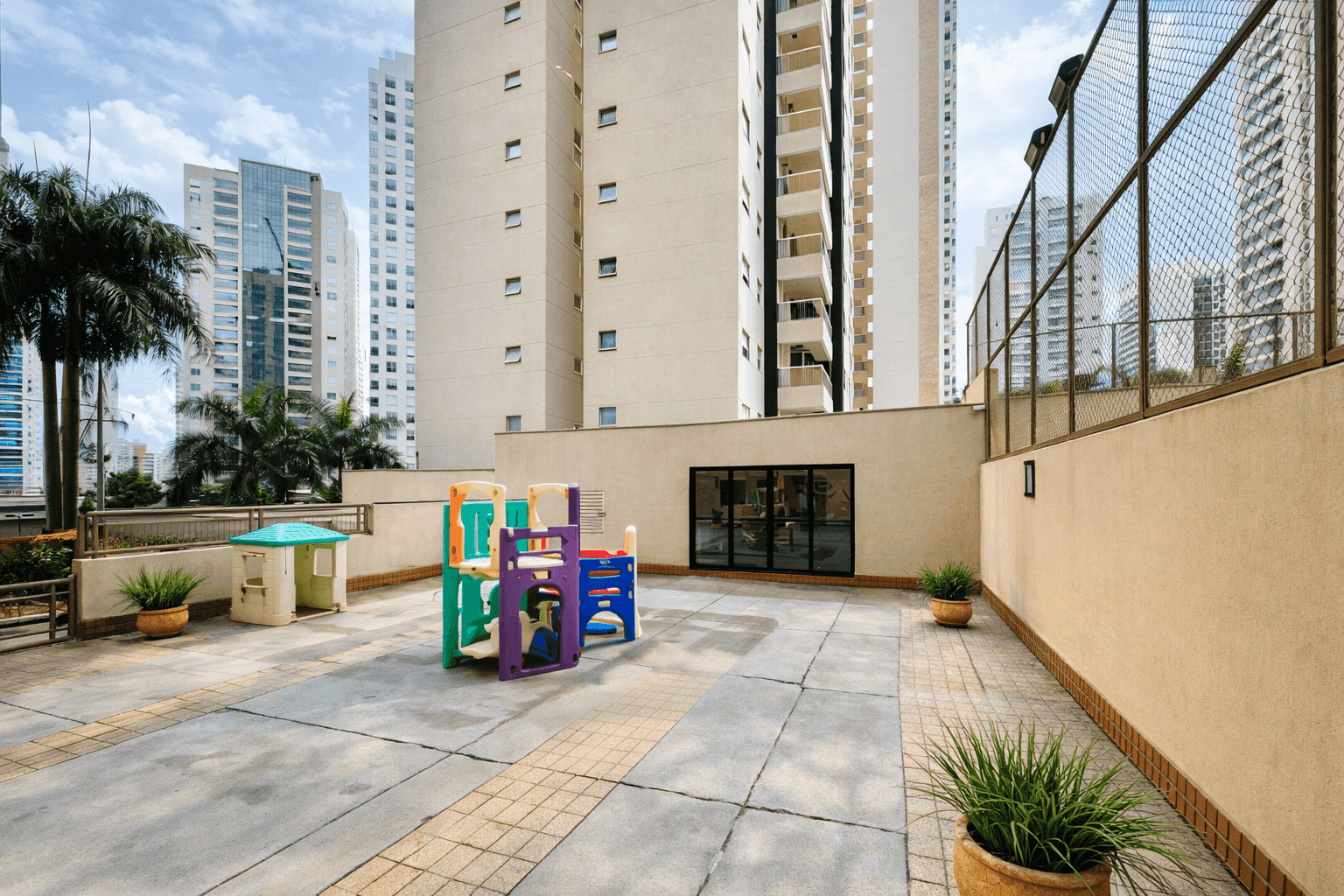 Aluga-se apartamento de 4 quartos na Gleba Fazenda Palhano com planejados, Londrina, PR