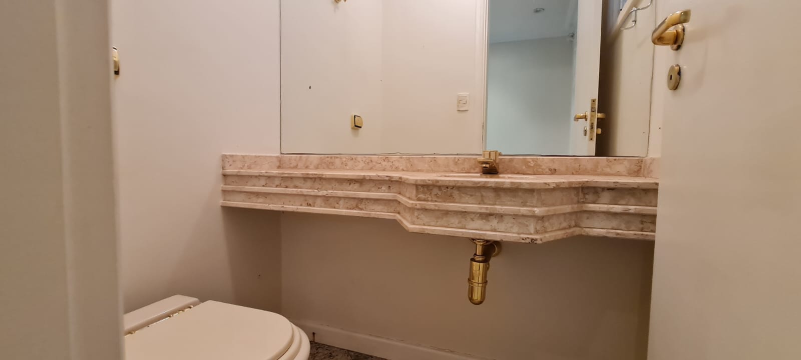 Sobrado à Venda, residencial ou comercial prox a Av Maringá, 440m² úteis, 5 quartos sendo 3 suítes, e 2 com sacada, piscina, 4 vagas - Iguaçu, Lo