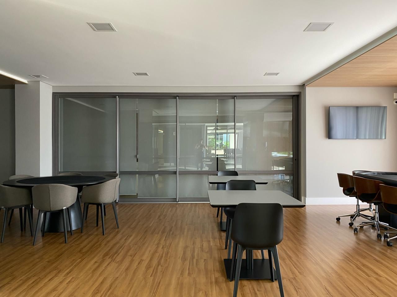 Apartamento à venda, Edifício Grand Palais,  216m² úteis, 3 suítes, sacada c/ skinglas, elevador privativo, 3 vagas , andar alto -Gleba Palhano- 