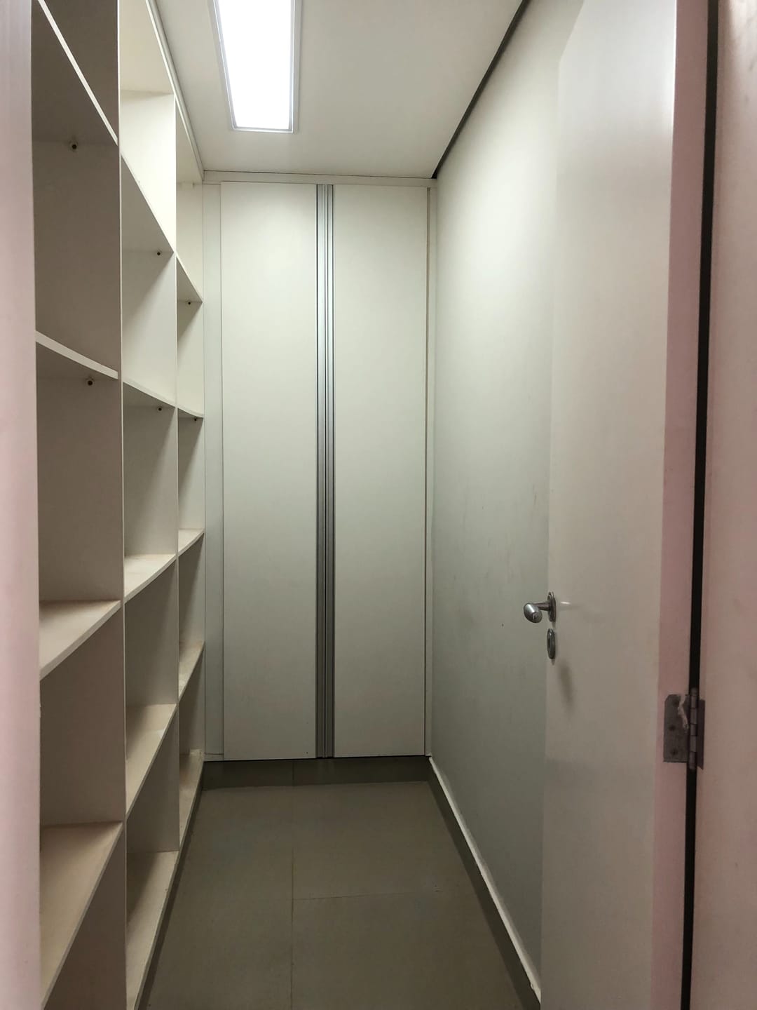 Casa à venda , Condomínio Acácia Imperial, 400m² privativos, 4 suítes, churrasqueira e piscina - Royal, Londrina, PR