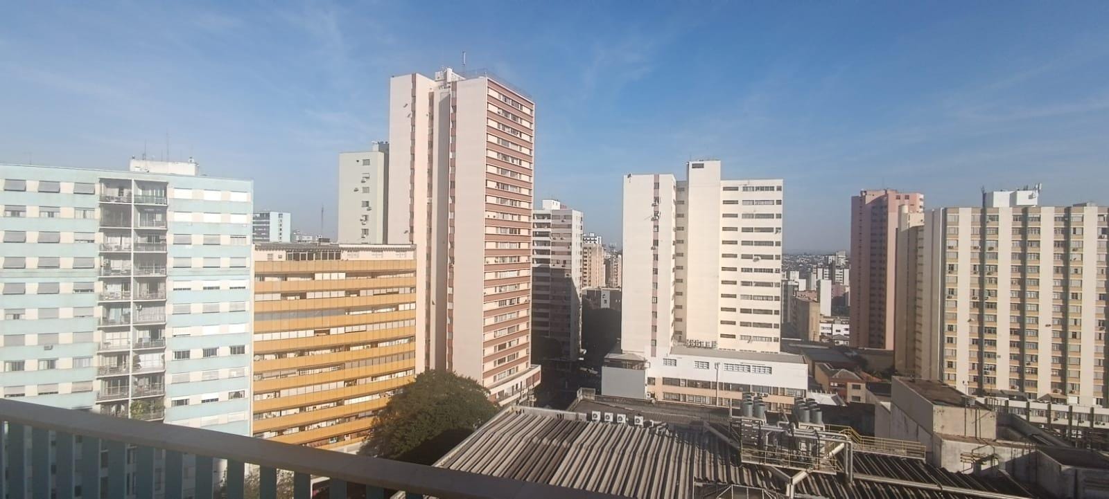 Apartamento  à venda,  Edifício Mona Lisa no calçadão central,177m² uteis, 4 quartos  sendo 2 suítes, recém reformado, andar alto, Centro, Londri