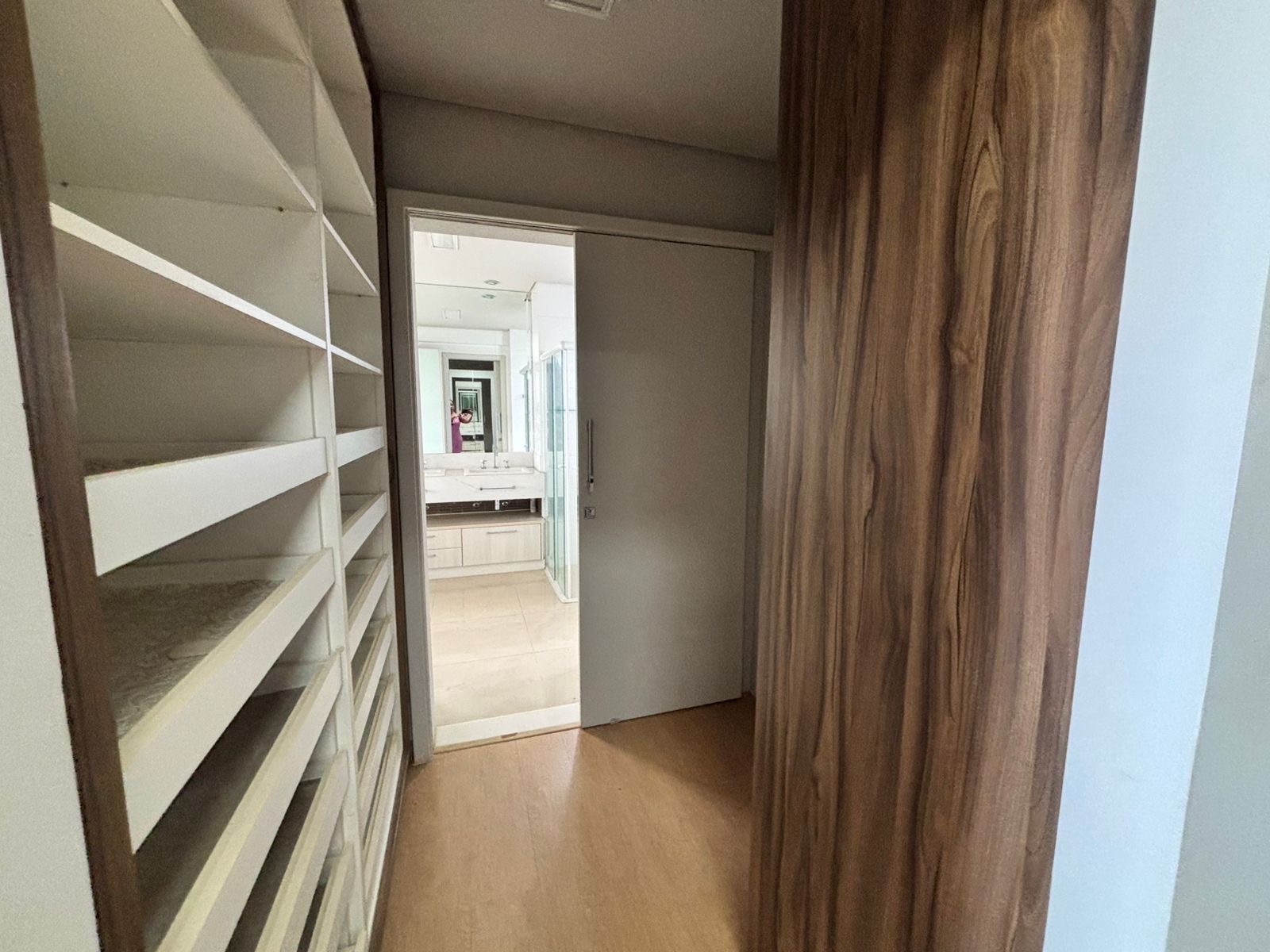 Apartamento à venda, Edifício Pallazo Di Césare , 156m2 úteis, 3 suítes, 3 vagas, andar alto, vista Lago, mobiliado, Bela Suiça, Londrina, PR