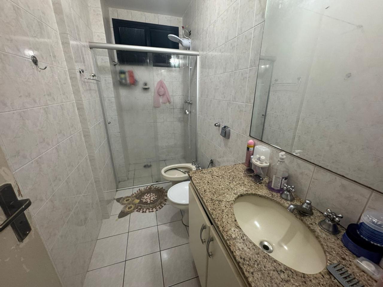 Apartamento à venda, Edifício Bavaria, 3 quartos sendo 1 suíte, 2 vagas, andar alto -Centro Londrina, PR