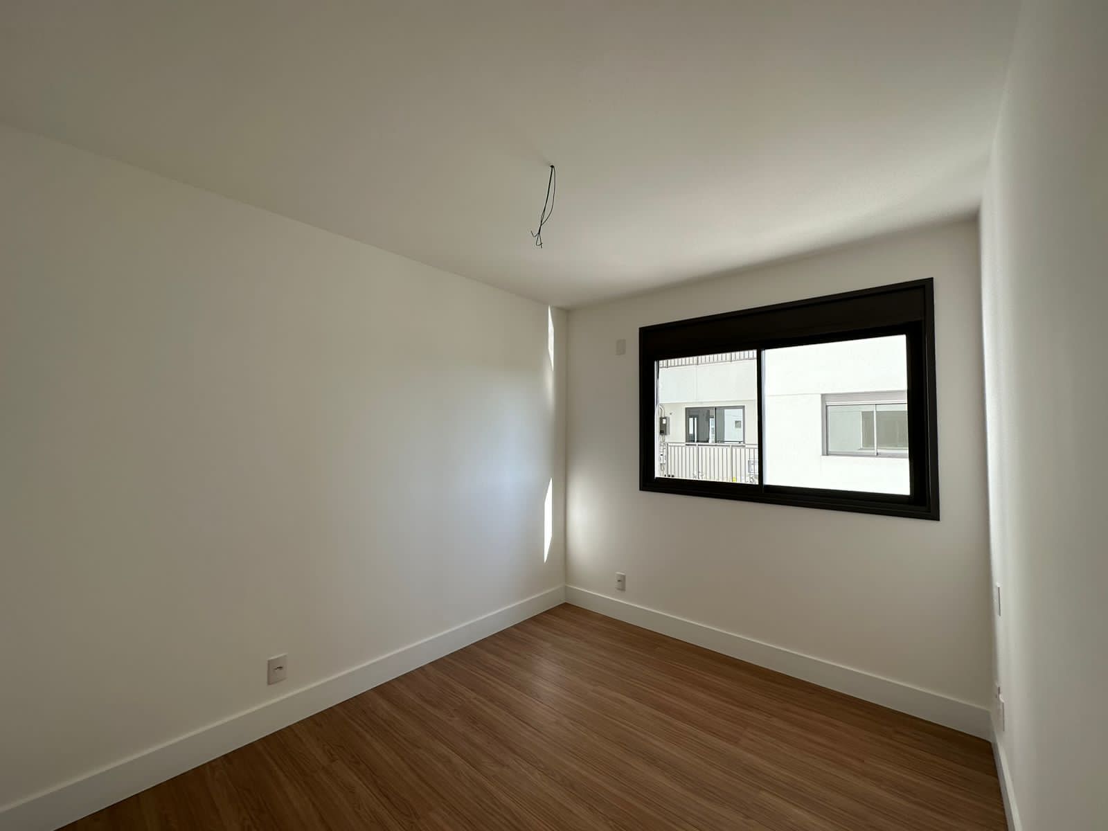 Apartamento à venda, Edifício Grand Palais,  216m² úteis, 3 suítes, sacada c/ skinglas, elevador privativo, 3 vagas , andar alto -Gleba Palhano- 