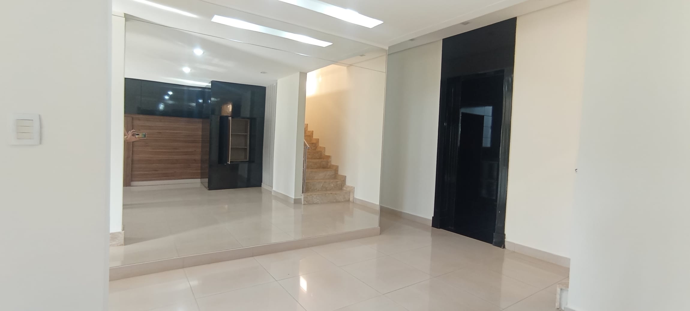 Casa  à Venda, Condomínio Royal Forest, 271m² úteis, 4 quartos sendo 2 suítes -  Esperança - Londrina PR