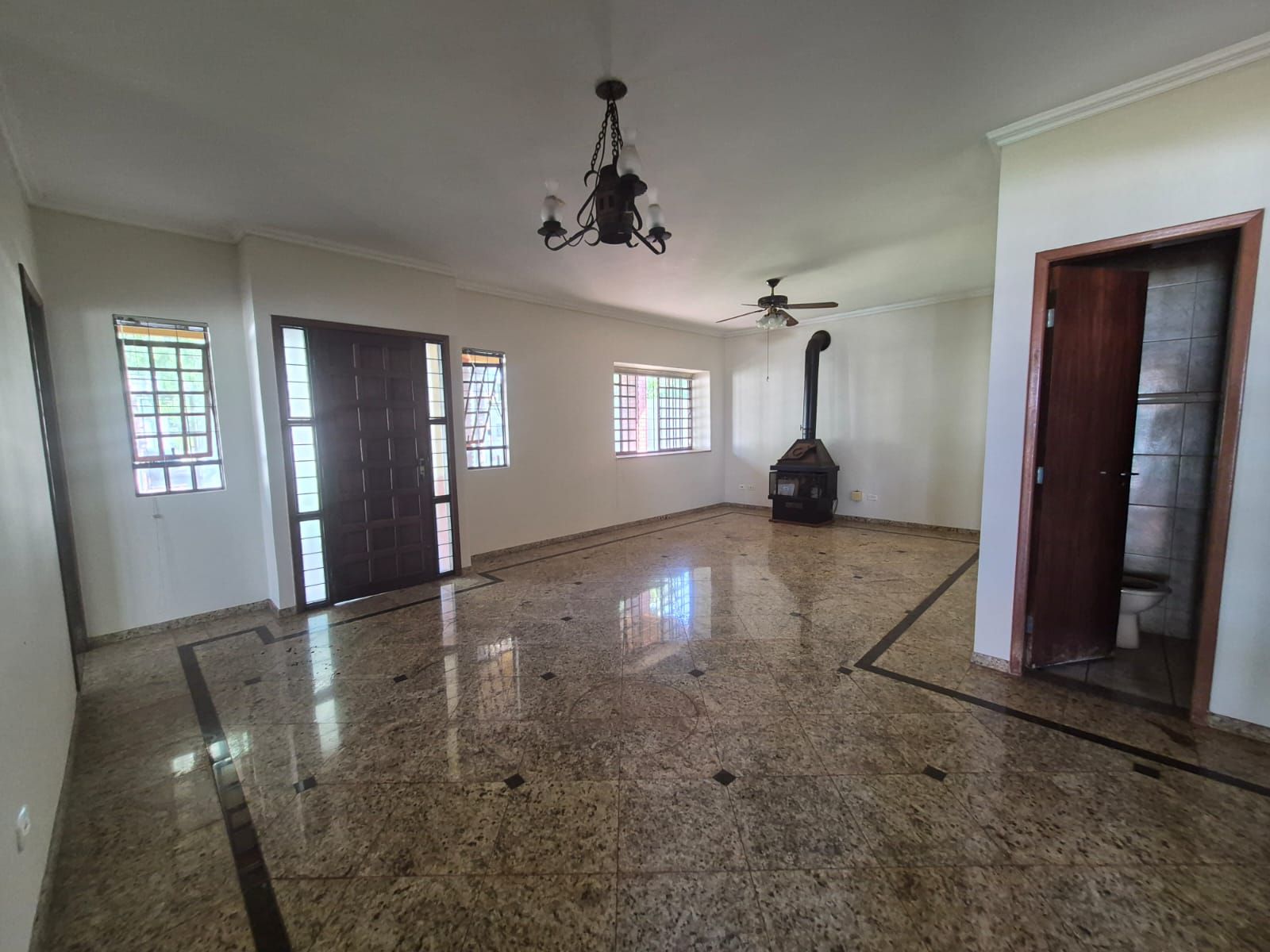 Casa à venda, 3 quartos sendo 2 suites, 350 m², Recanto do Salto, Londrina, PR - Oportunidade Unica