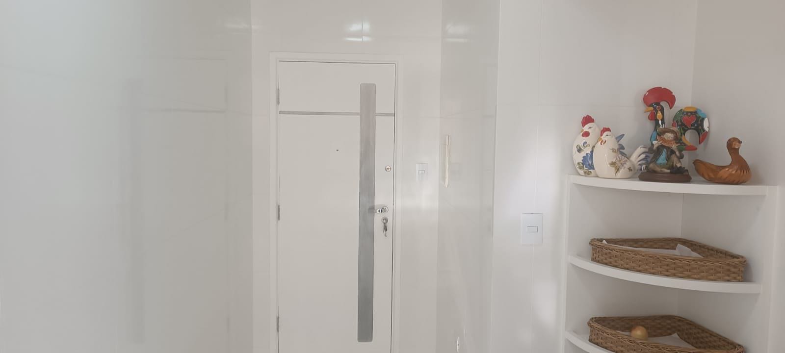 Apartamento  à venda,  Edifício Mona Lisa no calçadão central,177m² uteis, 4 quartos  sendo 2 suítes, recém reformado, andar alto, Centro, Londri