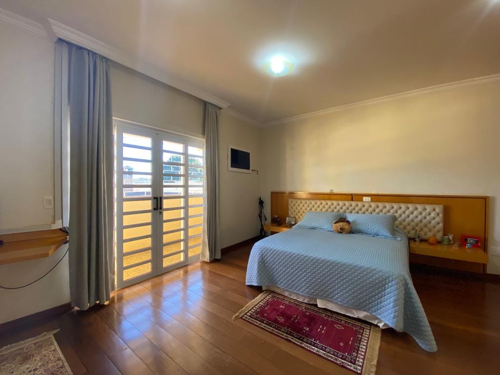 Sobrado à venda, 574m² úteis, 4 suítes com banheira e sacada, piscina, sauna,  estuda permuta- Jardim Itatiaia 1, Londrina, PR