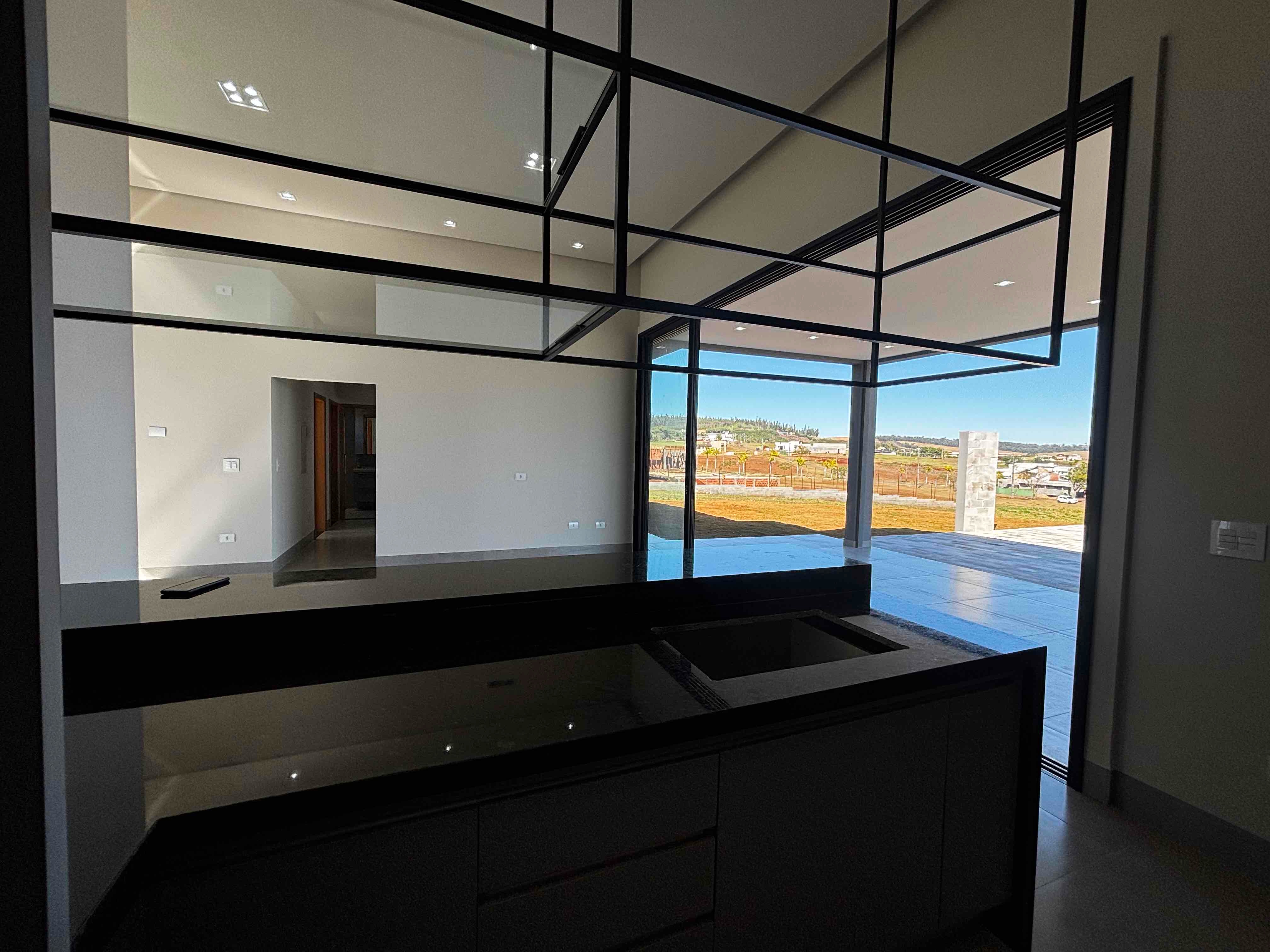CASA NOVA A VENDA, CONDOMINIO ECOVILLAS DO LAGO, 3 QUARTOS, 1 SUÍTE, PISCINA AQUECIDA