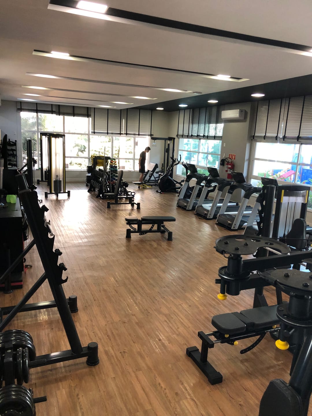 Apartamento à venda, Edifício Le Blanc, 236m² úteis, 3 suítes, 4 vagas, elevador privativo, ampla varanda gourmet - Gleba Palhano, Londrina, PR