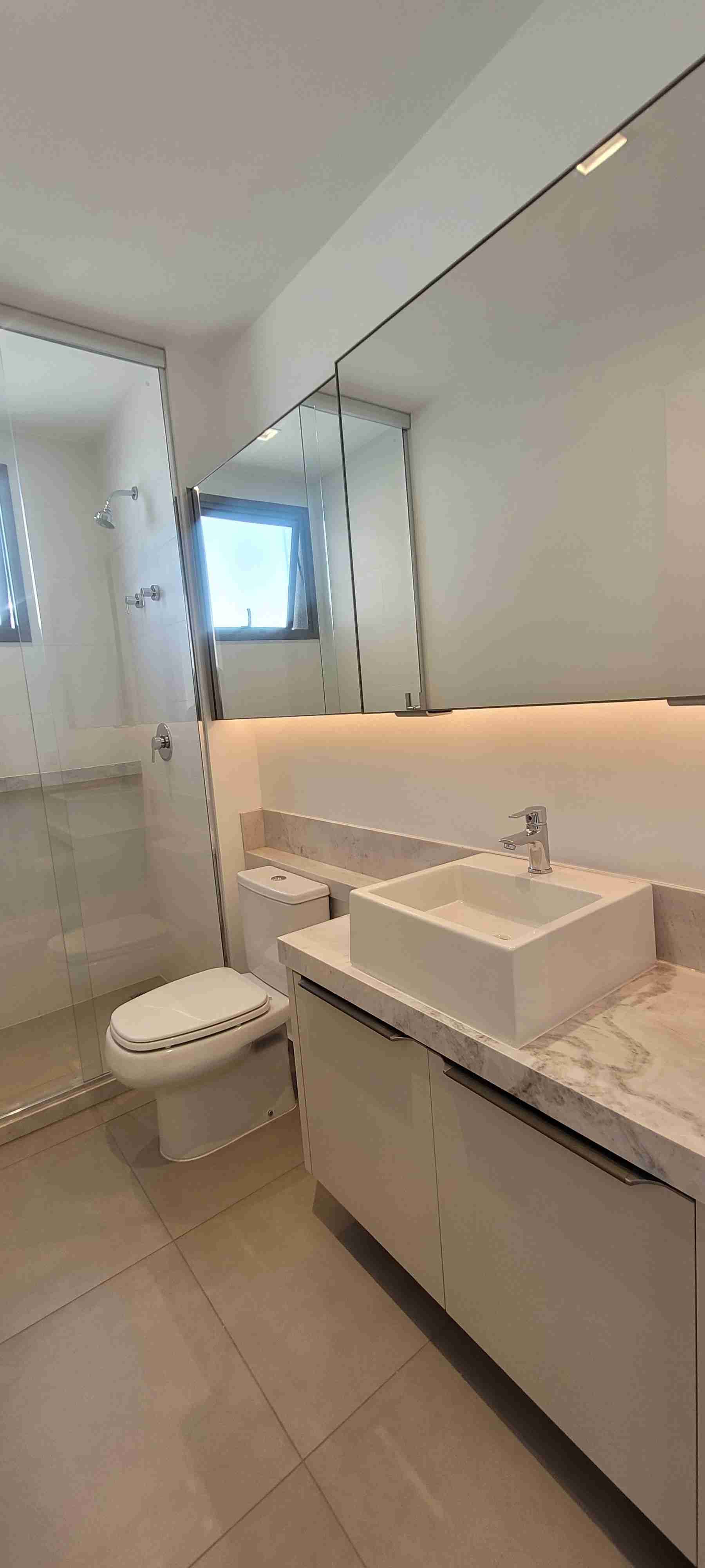 Apartamento para locação no Edifício Epic, 3 Suites, andar alto, Semi mobiliado , 2 vagas- Gleba Palhano-PR