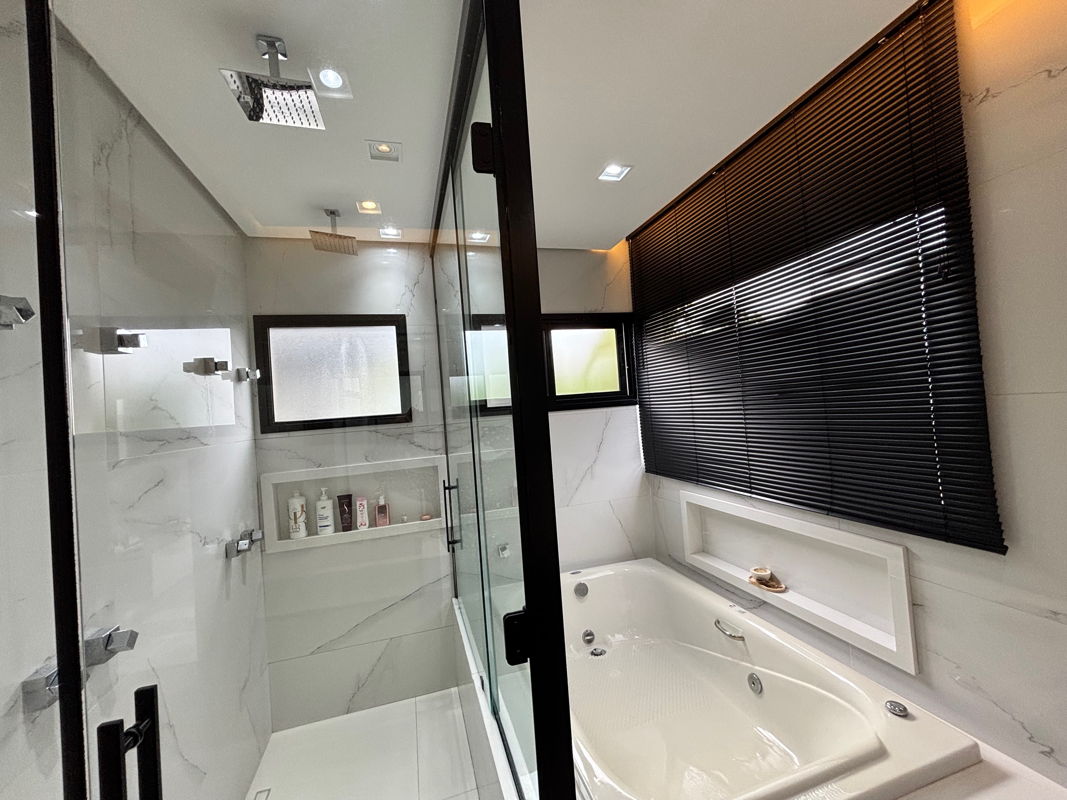 Casa térrea à venda, Condomínio Sun Lake, 249m² de construção, 3 suítes, 4 vagas  - Recanto do Salto, Londrina, PR