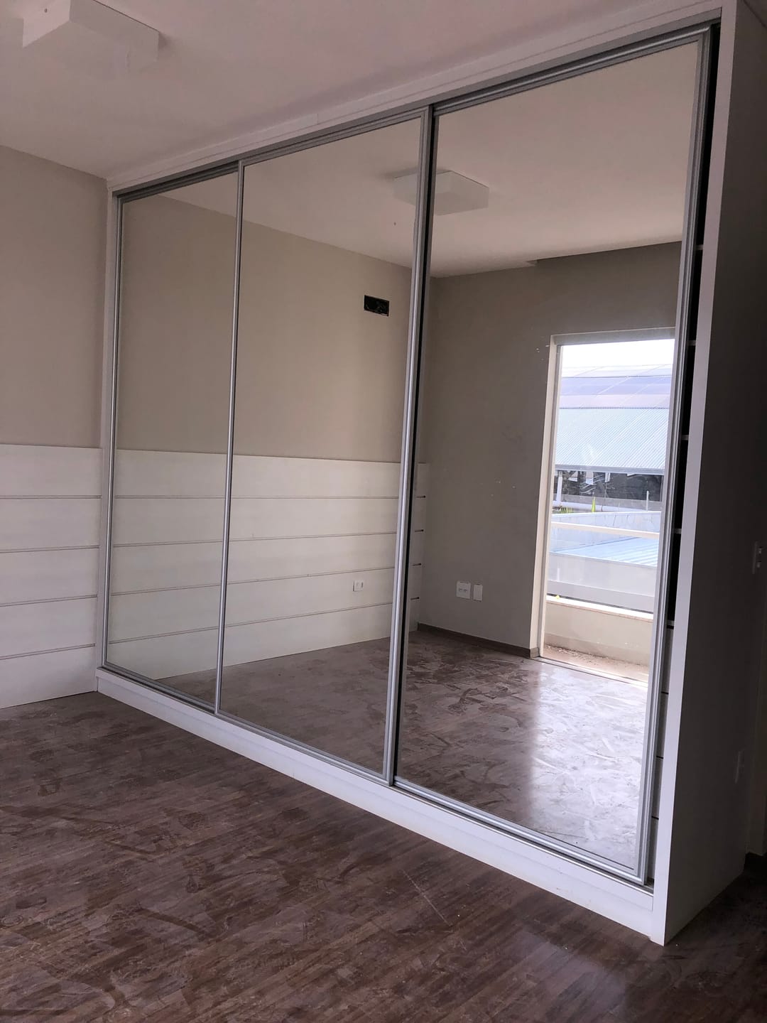 Casa à venda , Condomínio Acácia Imperial, 400m² privativos, 4 suítes, churrasqueira e piscina - Royal, Londrina, PR