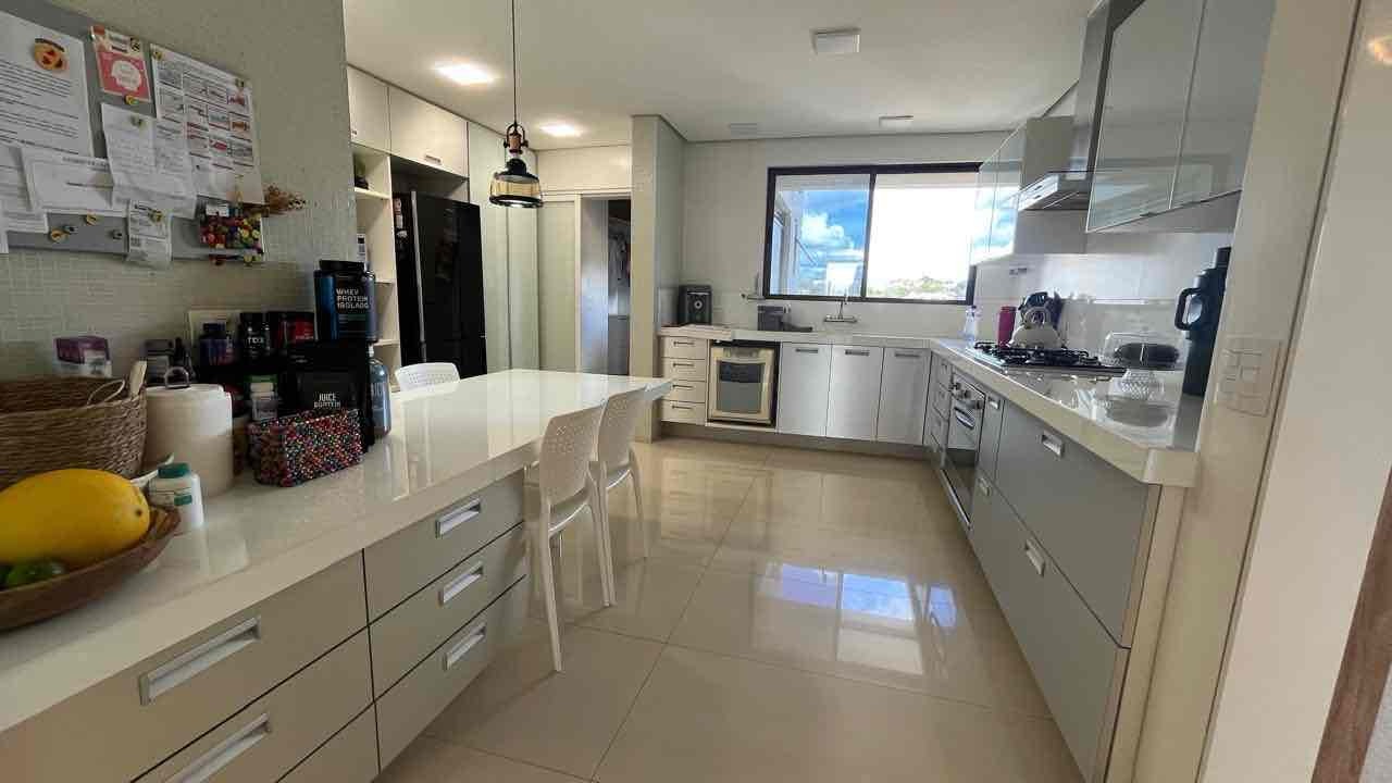 Apartamento semi mobiliado à venda, Edifício Palazzo Veronesi, 240m² úteis, 4 quartos sendo 2 suítes - Bela Suiça, Londrina, PR