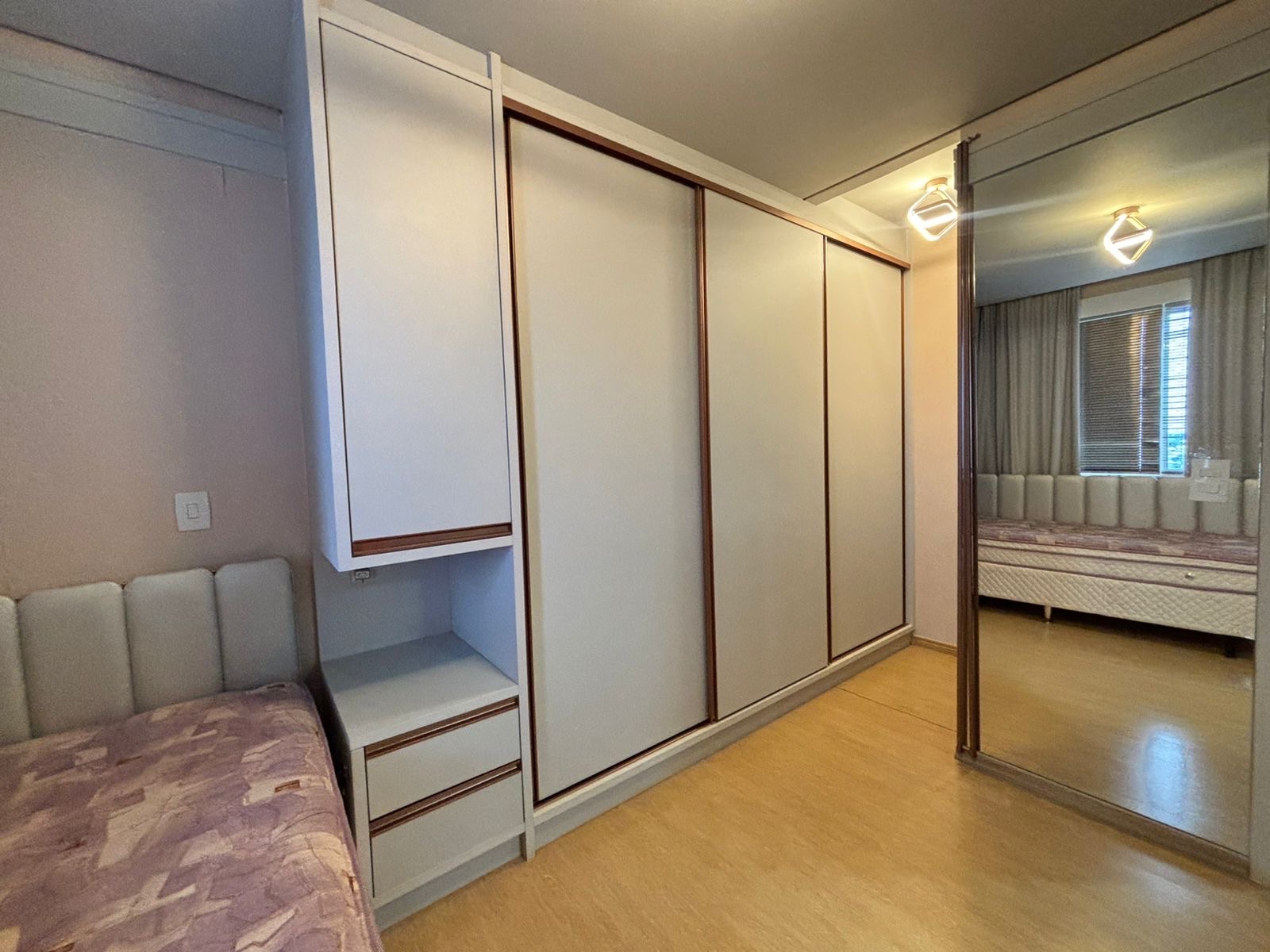 Apartamento à venda, Edifício Pallazo Di Césare , 156m2 úteis, 3 suítes, 3 vagas, andar alto, vista Lago, mobiliado, Bela Suiça, Londrina, PR