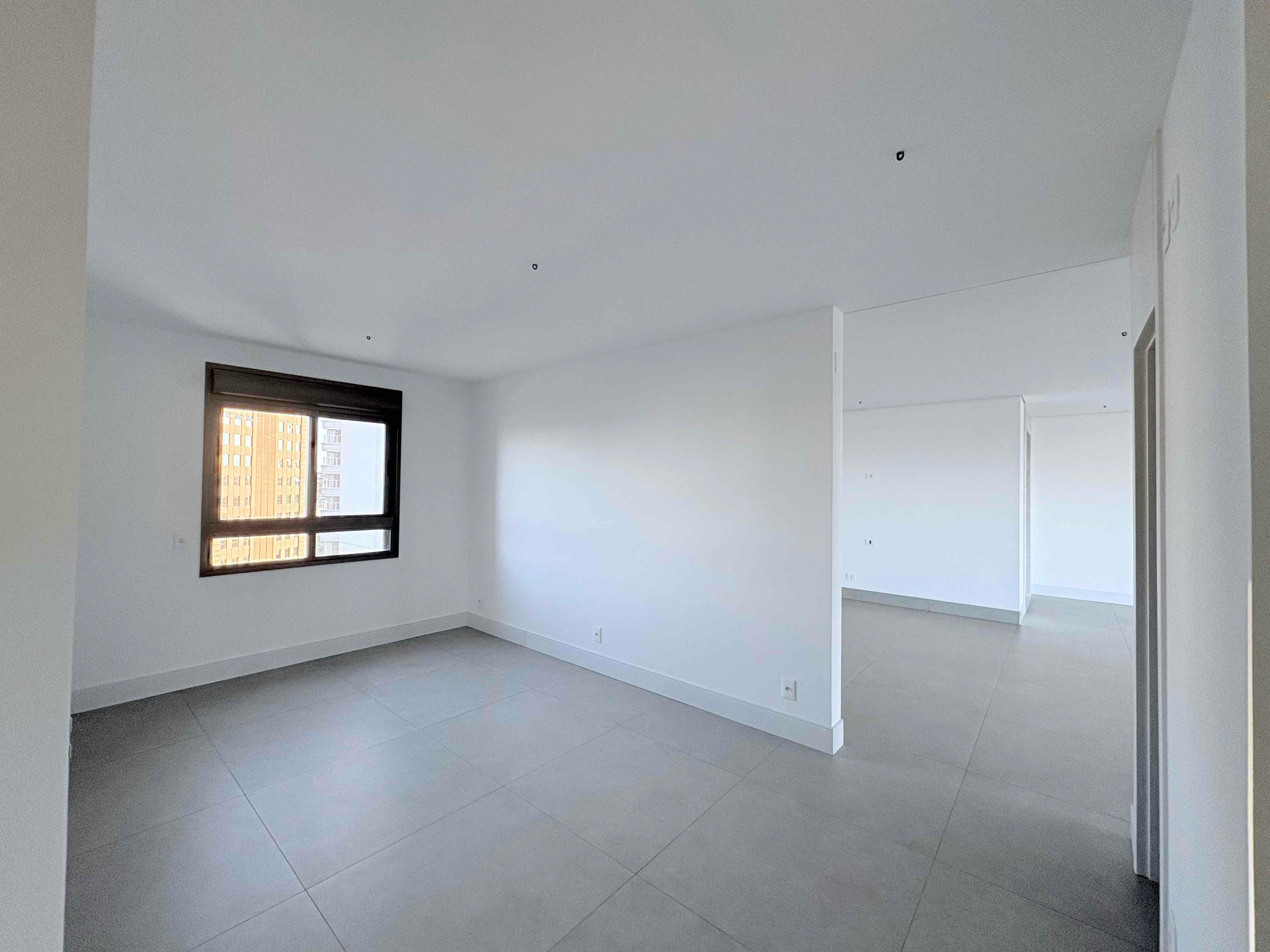 Apartamento novo à Venda, Edifício Lakeside, 232 m² úteis, 3 suítes, 4 vagas, sol da manhã,  elevador privativo, sacada com skinglass- Bela Suiça