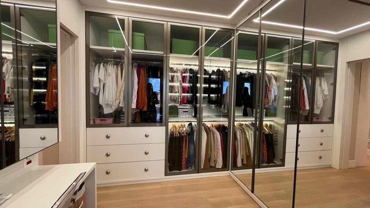 Apartamento semi mobiliado à venda, Edifício Palazzo Veronesi, 240m² úteis, 4 quartos sendo 2 suítes - Bela Suiça, Londrina, PR