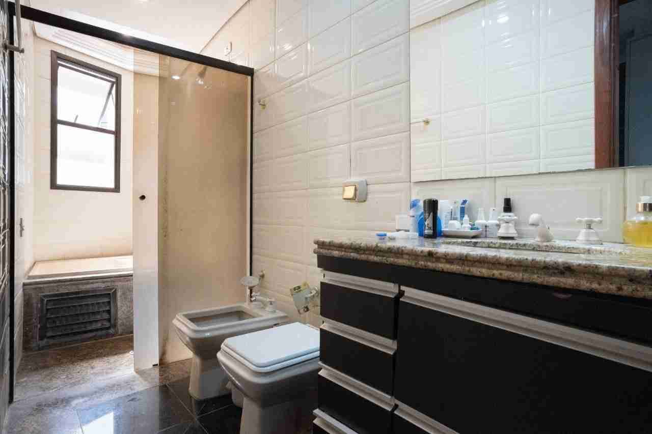 Apartamento à venda no Edifício Palais Lac Dor, 298m² úteis, 4 quartos sendo 2 suítes, 4 vagas, próx  ao lago Igapó - Jardim Londrilar- Londrina,