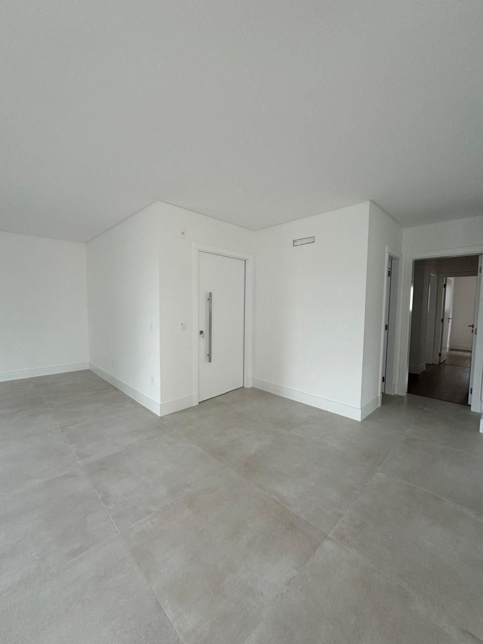 Apartamento novo à venda, 400m² da praia, Edifício Fiori Del Mare Residenziale, 3 suítes, 2 vagas de garagem, Itapema/SC.