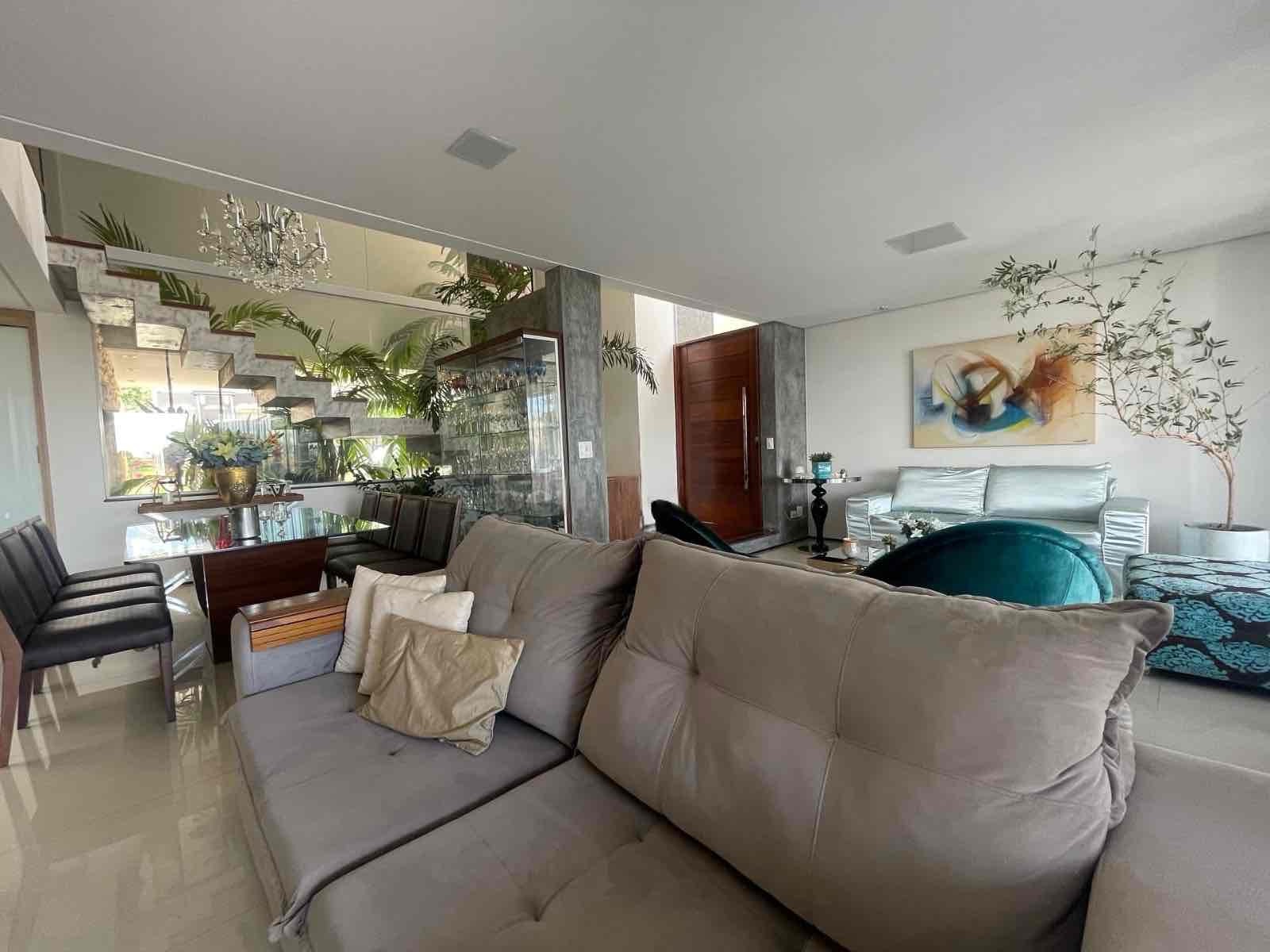 Casa à venda, Royal Forest, 300m² úteis, 3 suítes, aquecimento solar, piscina, quintal,  4 vagas -  Esperança Londrina, PR