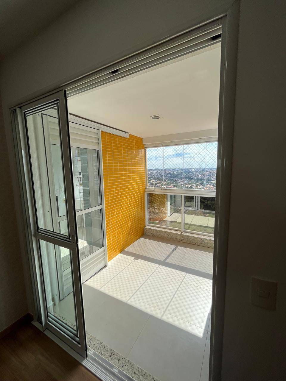 Apartamento à venda, Edifício Alameda Eco Resort , 83m² úteis, 3 dormitórios sendo 1 suíte, 2 vagas , andar alto, Gleba Palhano, Londrina, PR