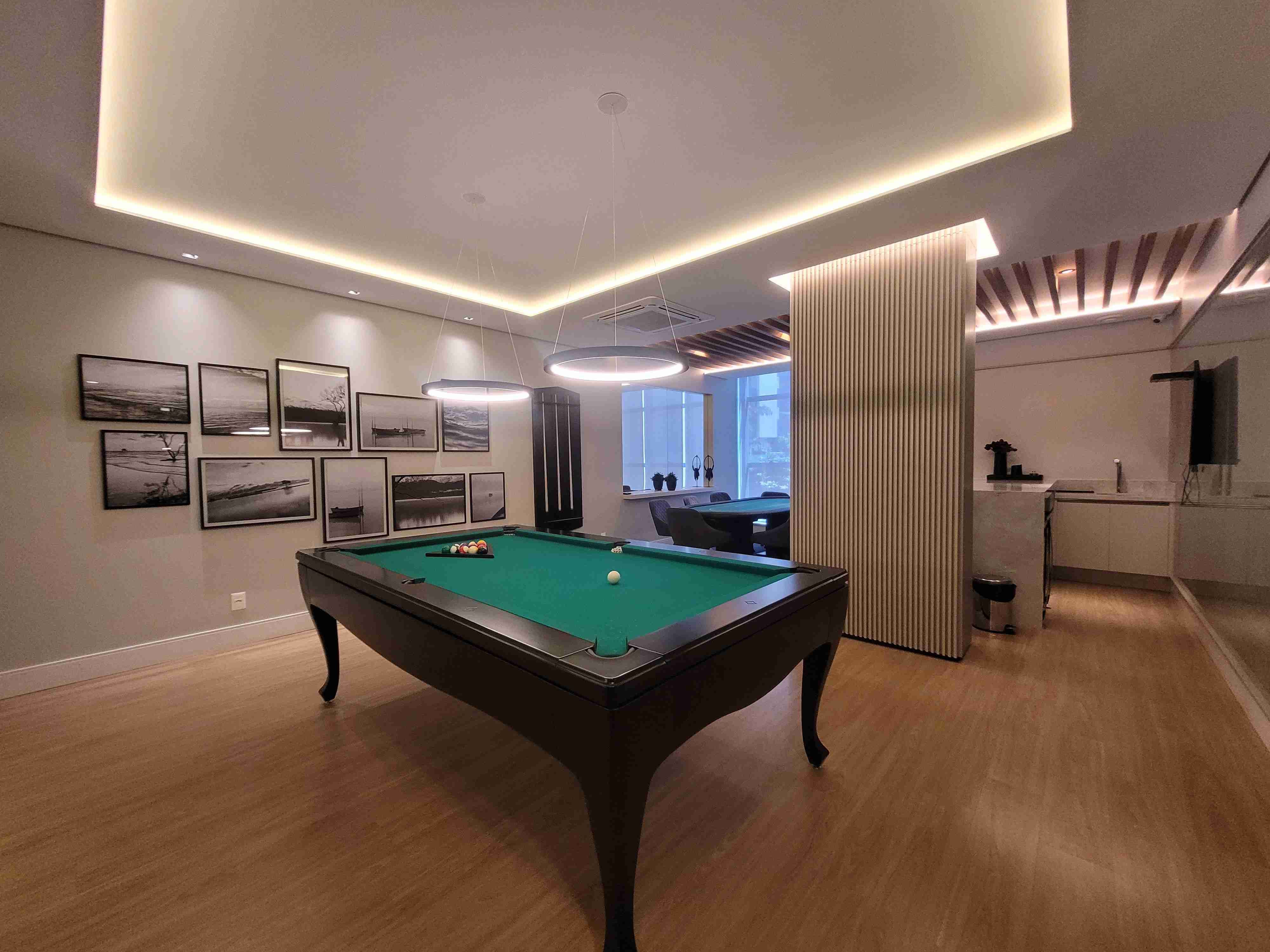 Apartamento à venda no Edifício Le Reve, 323m² úteis, 3 suítes, vista para o lago, 4 vagas - Gleba Palhano, Londrina, PR