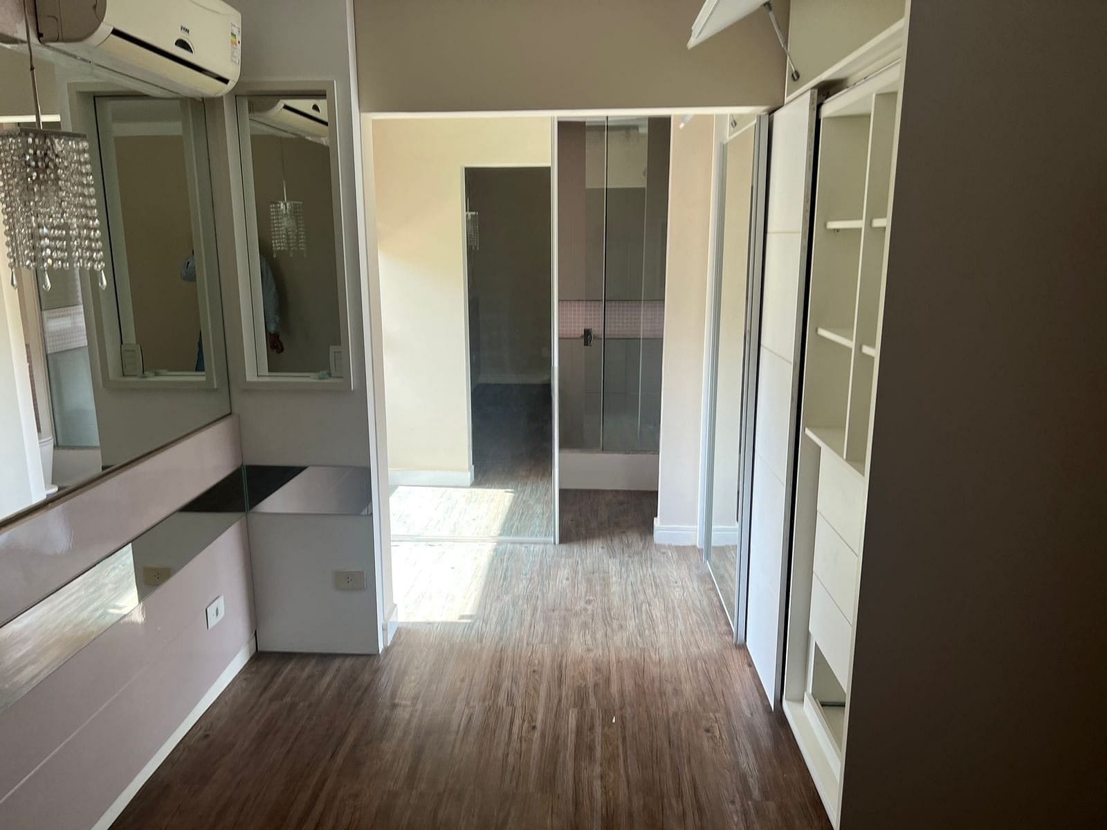 Sobrado à venda, Royal Forest, 280m² úteis, 4 quartos sendo 2 suítes, completo em móveis planejados, piscina - Esperança, Londrina, PR