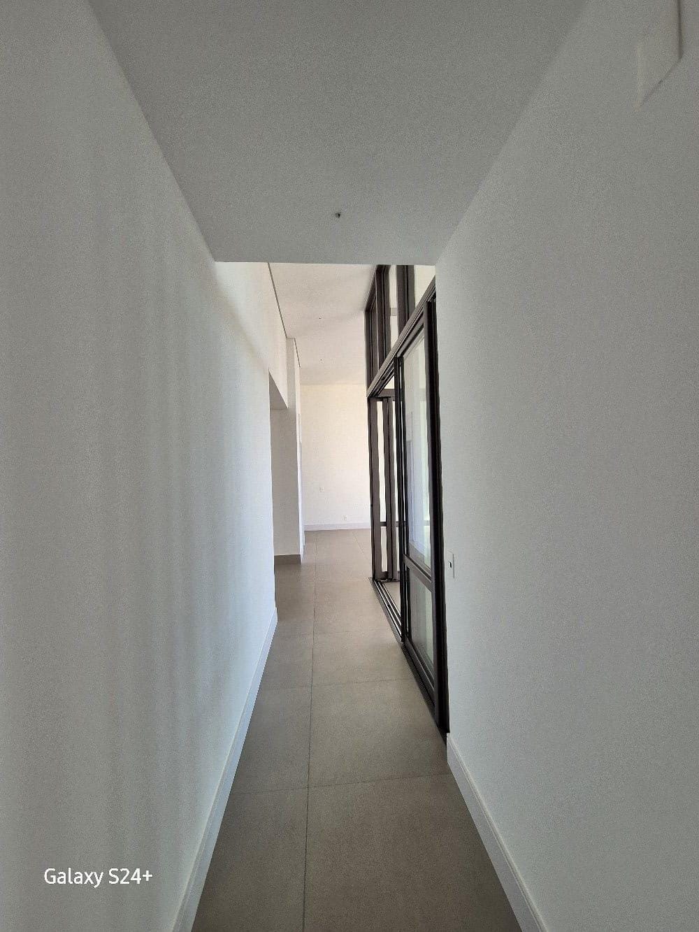 Apartamento à venda, Edifício  Lumini 181m², 3 amplas suítes, 3 vagas, elevador privativo, andar alto- Gleba Palhano, Londrina/PR