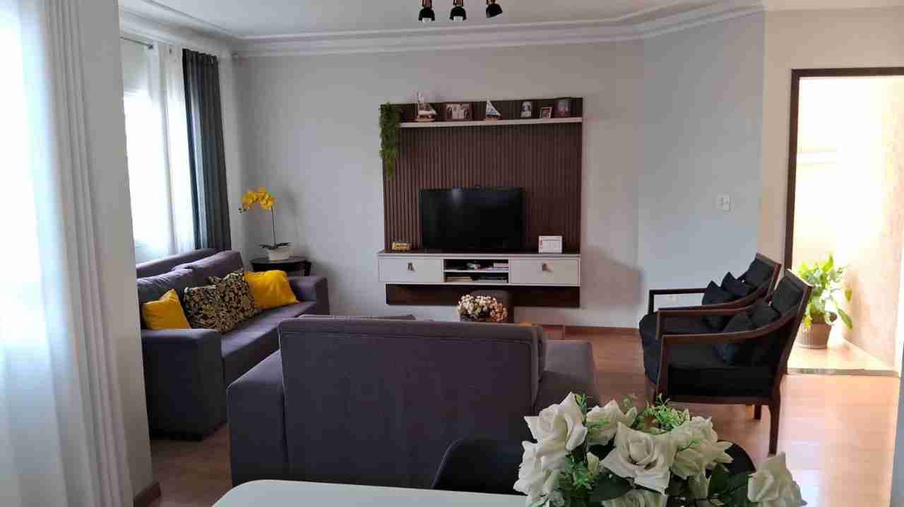 Casa à venda, Jd Kobayashi, 280m² privados, com piscina, 3 quartos sendo 1 suíte, 3 vagas - Califórnia, Londrina, PR