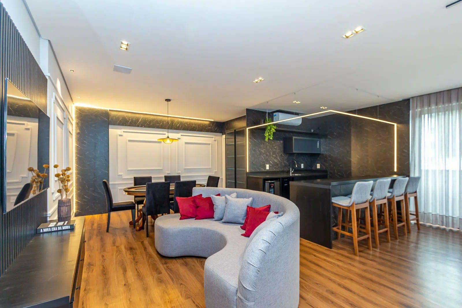 Apartamento à venda, Edifício Costa, 136m²úteis,  4 suítes, 1 Lavabo, 2 vagas, próximo a roda gigante, Pioneiros, Barra norte- Balneário Camboriú