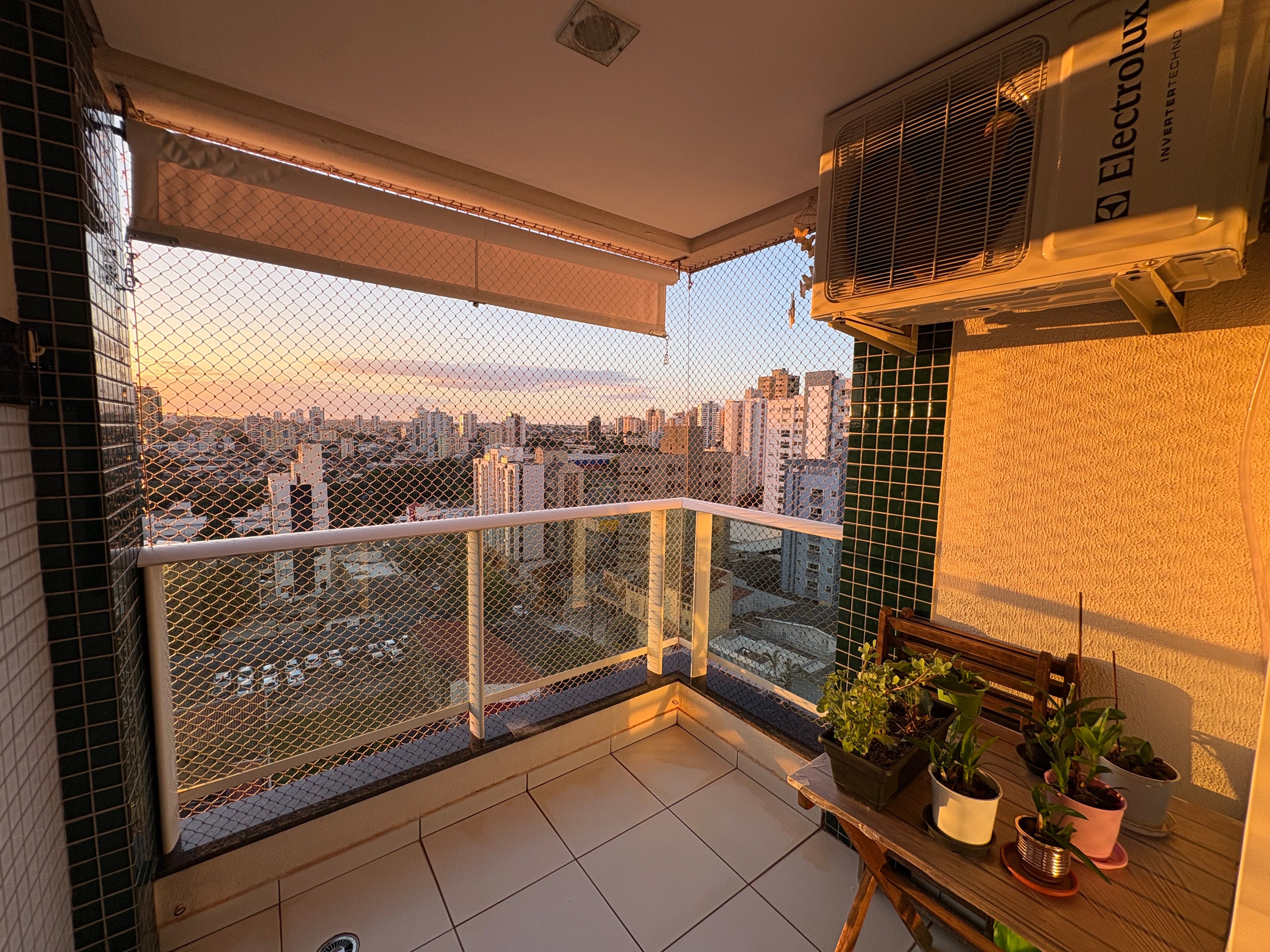 Apartamento à venda, Residencial Ibiza, 2 quartos sendo 1 suíte, andar alto, sacada com churrasqueira, Vila Ipiranga, Londrina, PR