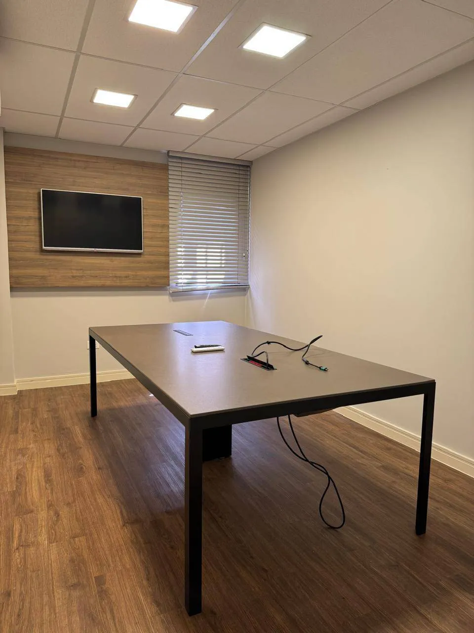 Conjunto comercial para alugar mobiliado Jardim do Lago, Londrina, PR