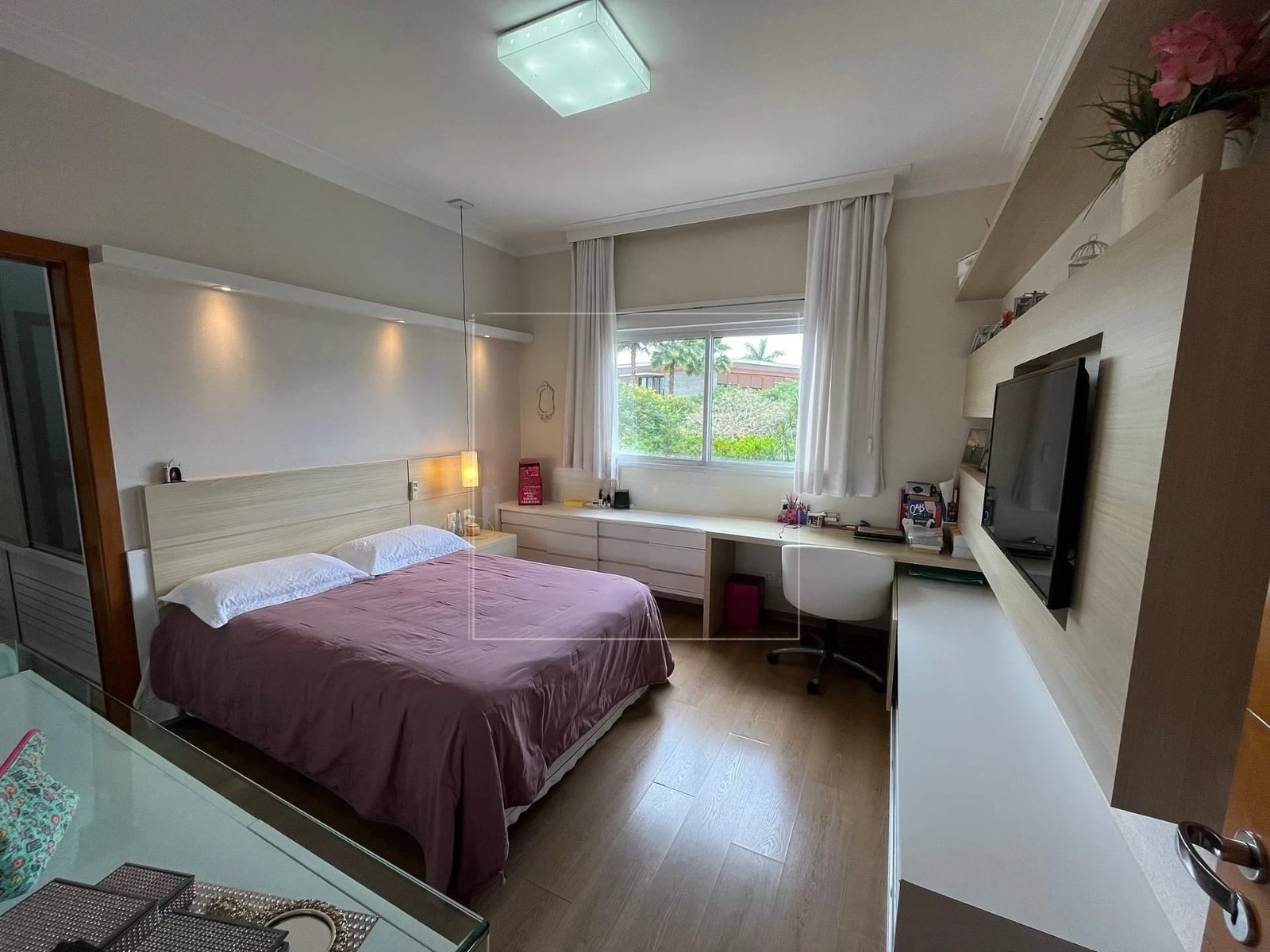 Casa à venda, Alphaville Imbuias, 400m² úteis, 4 quartos sendo 3 suítes, mobiliada -  Vivendas do Arvoredo, Londrina, PR