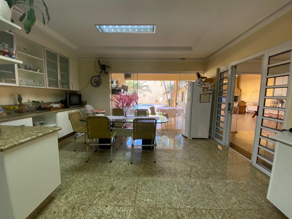 Sobrado à venda, 574m² úteis, 4 suítes com banheira e sacada, piscina, sauna,  estuda permuta- Jardim Itatiaia 1, Londrina, PR