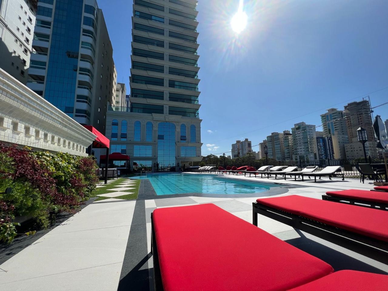 Apartamento  à venda CARTIER FRENTE MAR, Meia praia, 180M² úteis, 4 suítes, 4 vagas,  finamente mobiliado - Meia praia, Itapema, SC