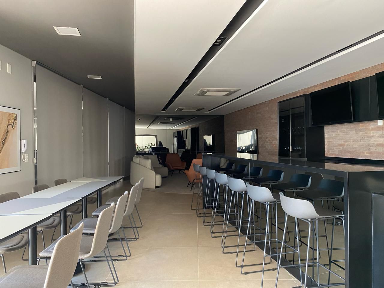 Apartamento à venda, Edifício Grand Palais,  216m² úteis, 3 suítes, sacada c/ skinglas, elevador privativo, 3 vagas , andar alto -Gleba Palhano- 
