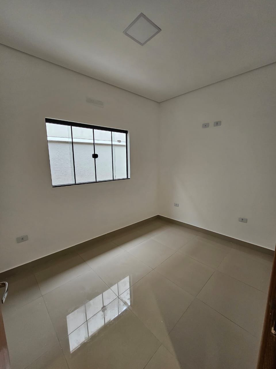 Casa à venda, 115m² úteis, 3 quartos  sendo 1 suíte, nunca habitada -  Ouro Verde, Londrina, PR