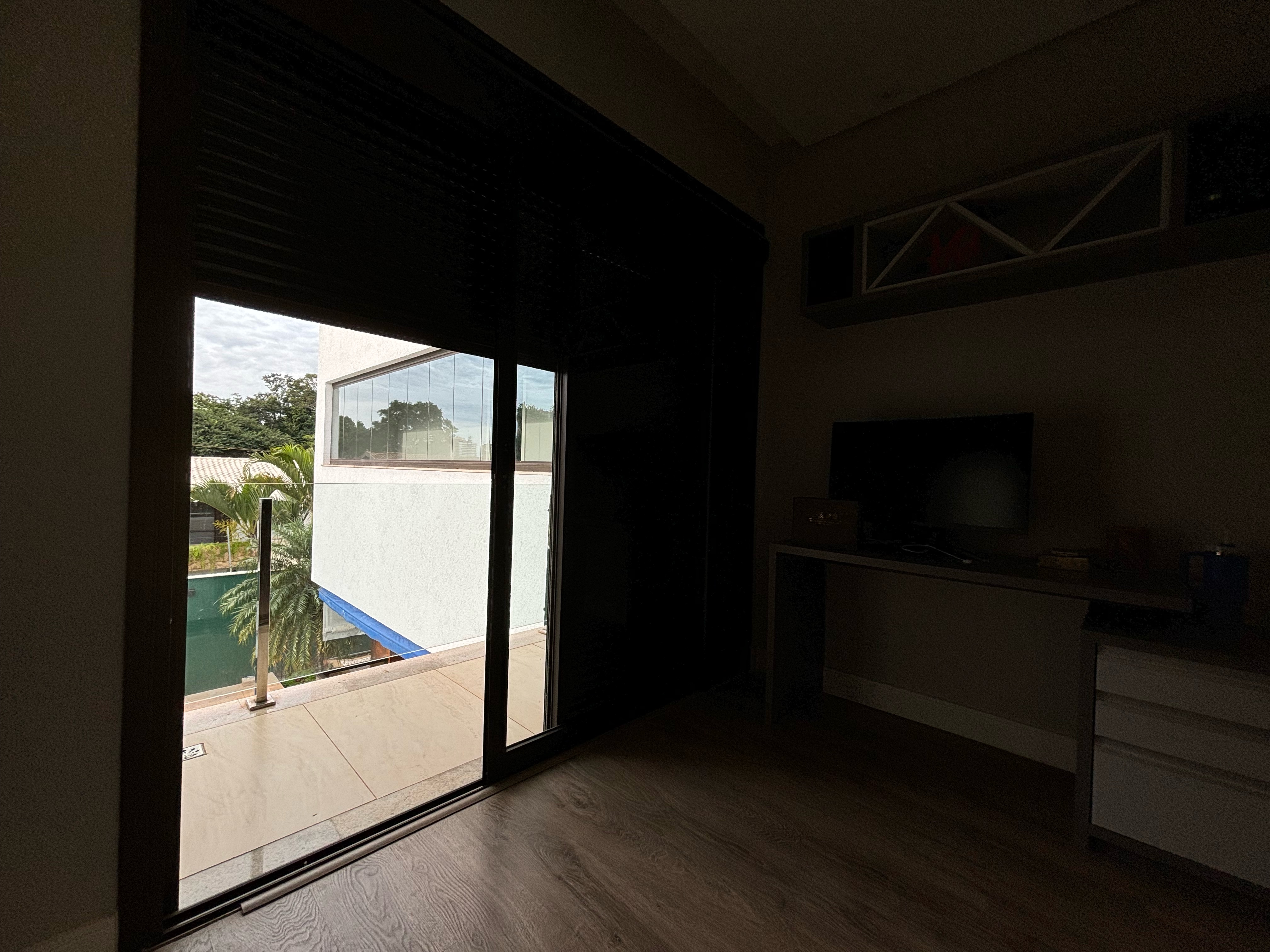 Sobrado à venda e locação,  500m², 4 quartos (sendo 2 suítes), 6 banheiros, 4 vagas de garagem, Mediterrâneo - Londrina, PR