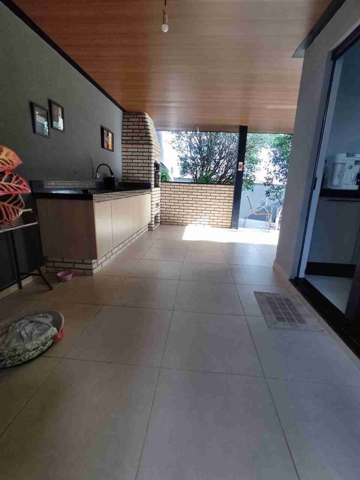Casa à venda, 152m2 úteis, área total 330m2, 3 quartos, 3 vagas-  Mônica Londrina Pr
