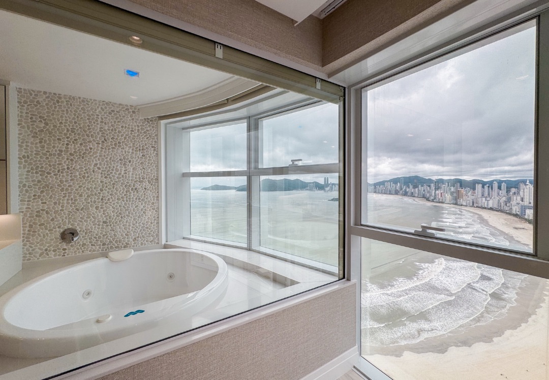 Apartamento à venda vista mar - Edifício Infinity Coast, 164m² úteis, 3 suítes, andar alto, 3 vagas  -  Pioneiros, Balneário Camboriú, SC