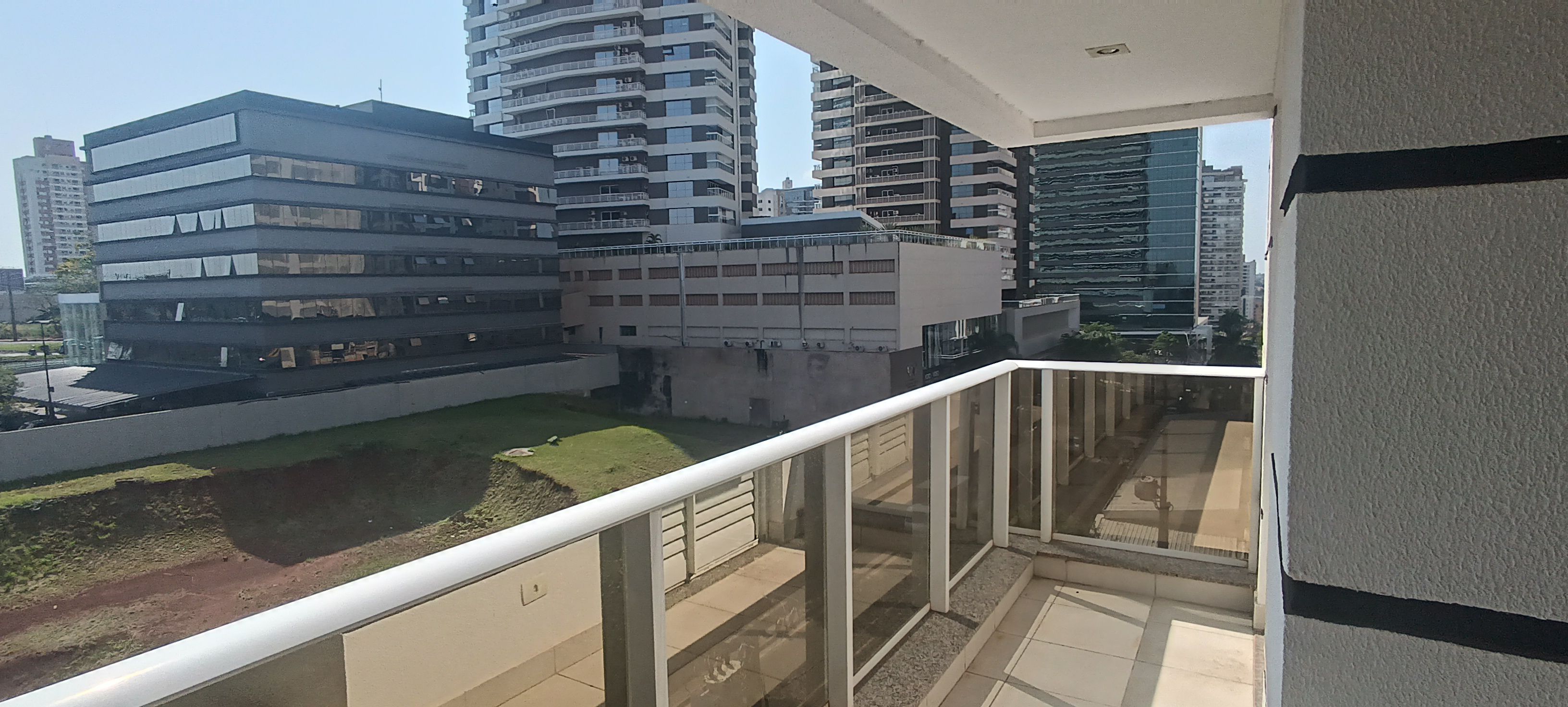 Apartamento à Venda, Edifício Fountain Hit, 81m, 3 quartos sendo 1 suíte com sacada, Gleba Palhano- Londrina, PR