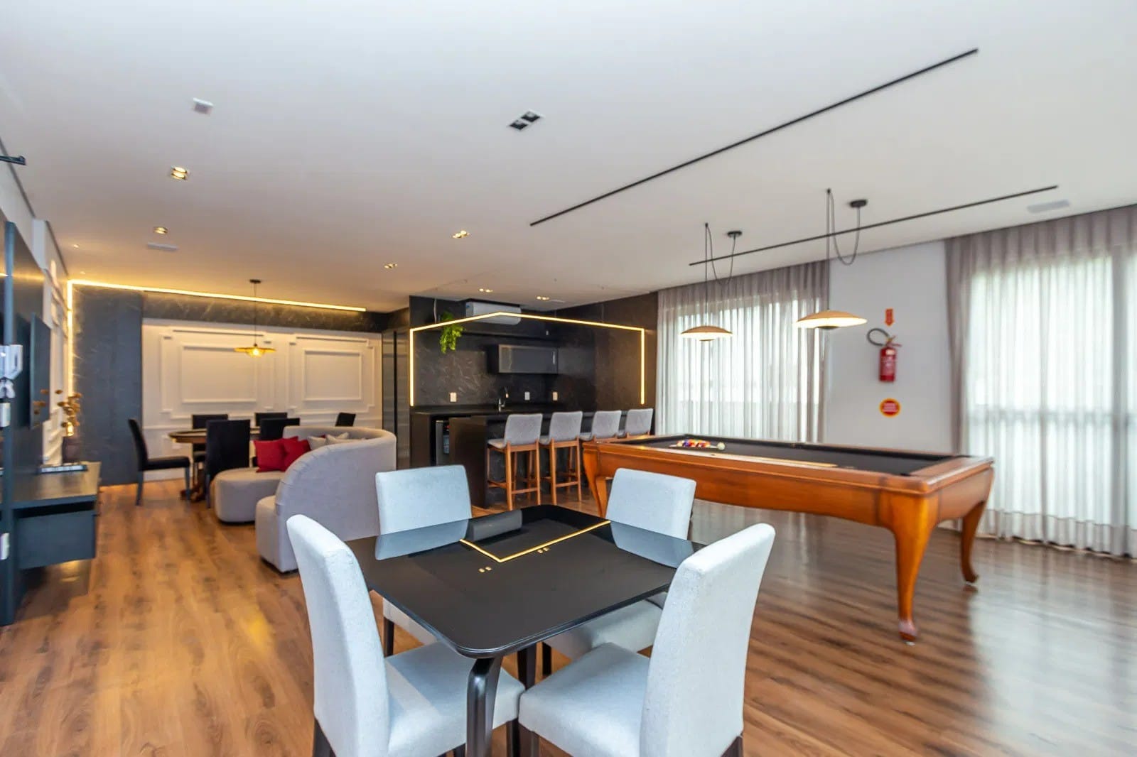 Apartamento à venda, Edifício Costa, 136m²úteis,  4 suítes, 1 Lavabo, 2 vagas, próximo a roda gigante, Pioneiros, Barra norte- Balneário Camboriú