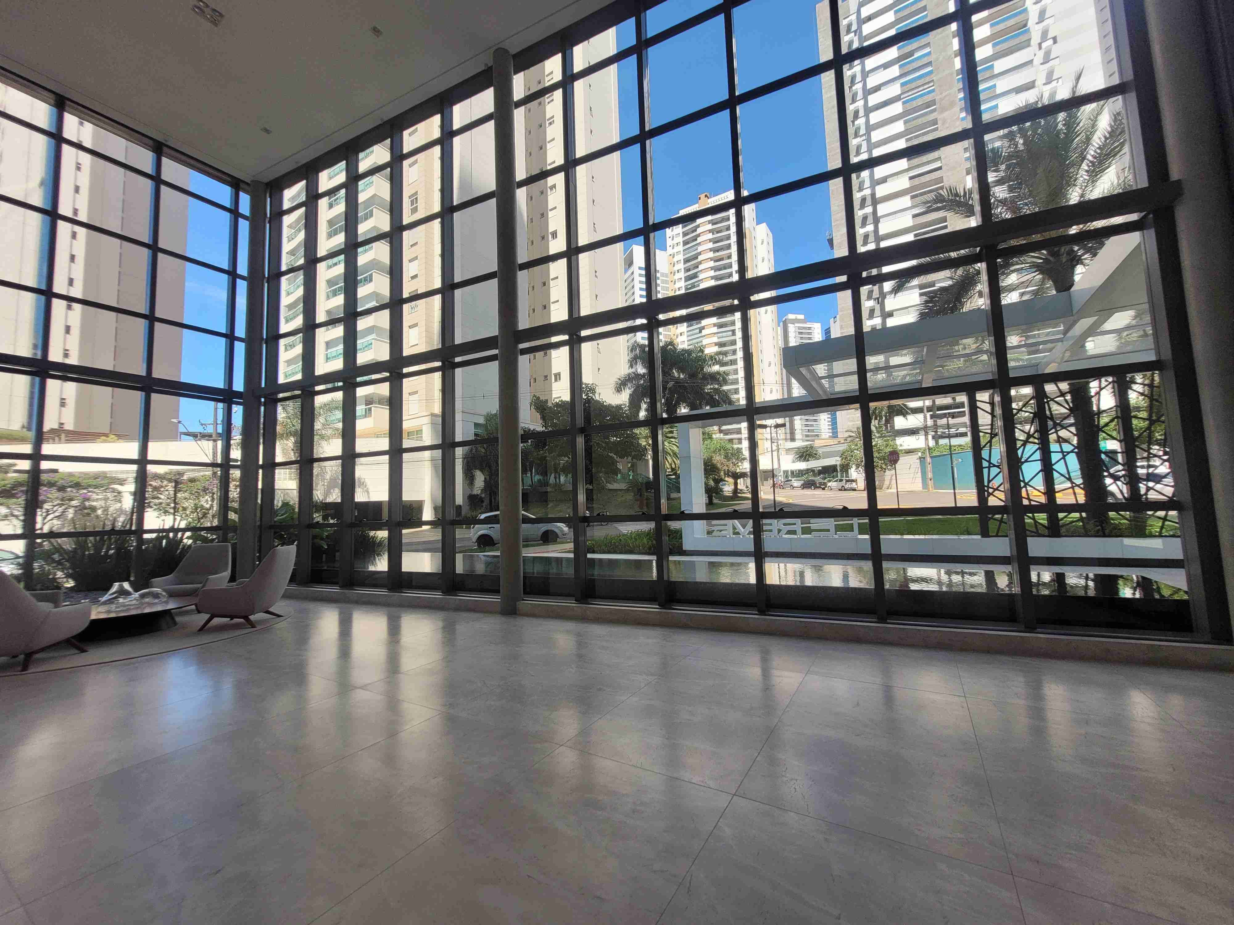 Apartamento à venda no Edifício Le Reve, 323m² úteis, 3 suítes, vista para o lago, 4 vagas - Gleba Palhano, Londrina, PR