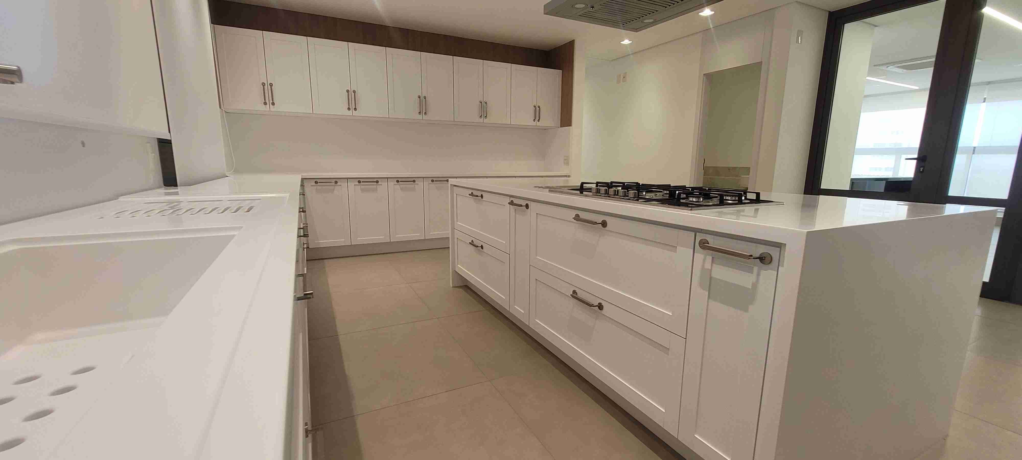 Apartamento para locação no Edifício Epic, 3 Suites, andar alto, Semi mobiliado , 2 vagas- Gleba Palhano-PR
