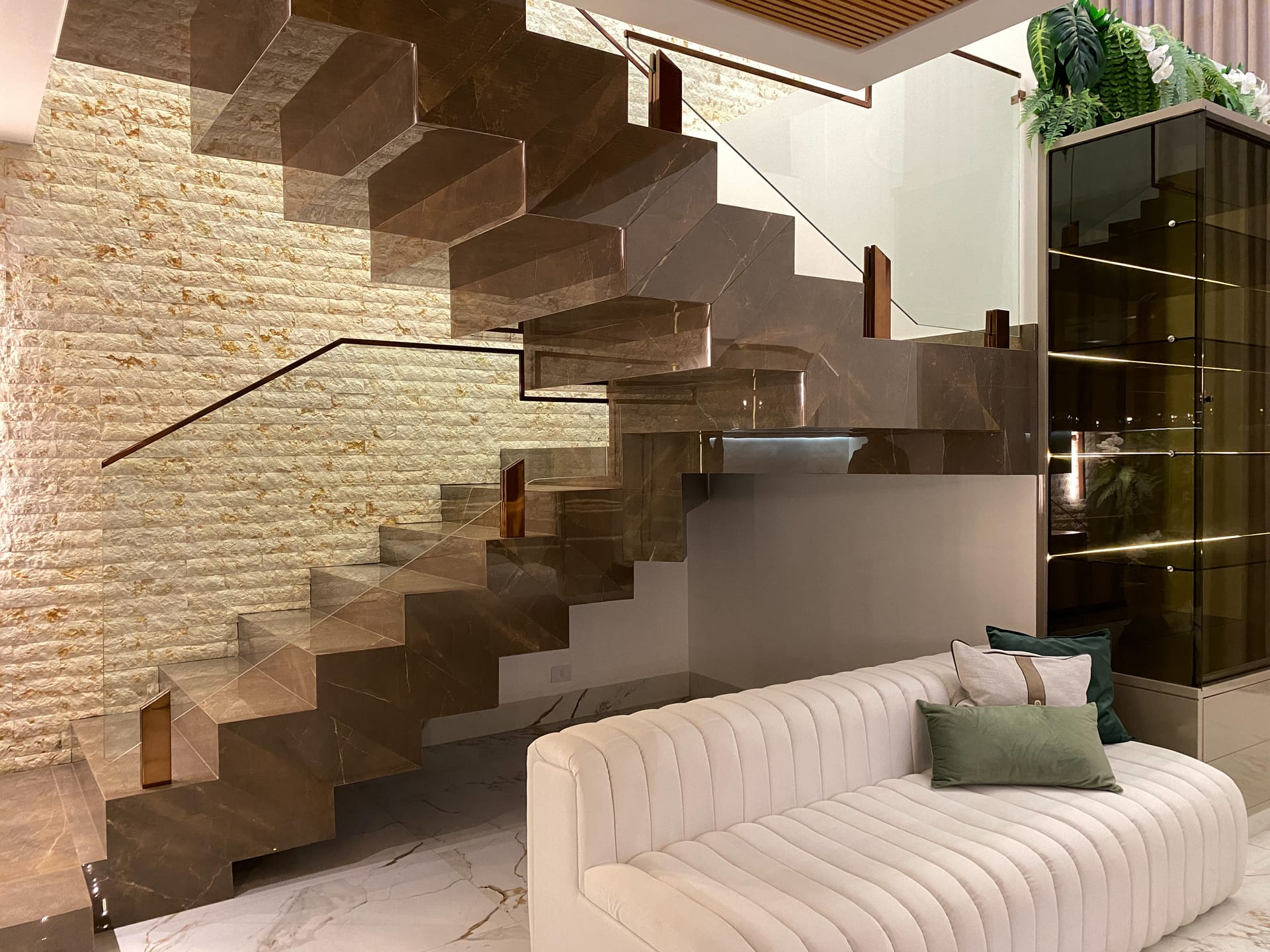 Sobrado à Venda, 302m² úteis,  3 suítes, decorado no Cond.Vivenda Vivendas do Arvoredo, Londrina, PR
