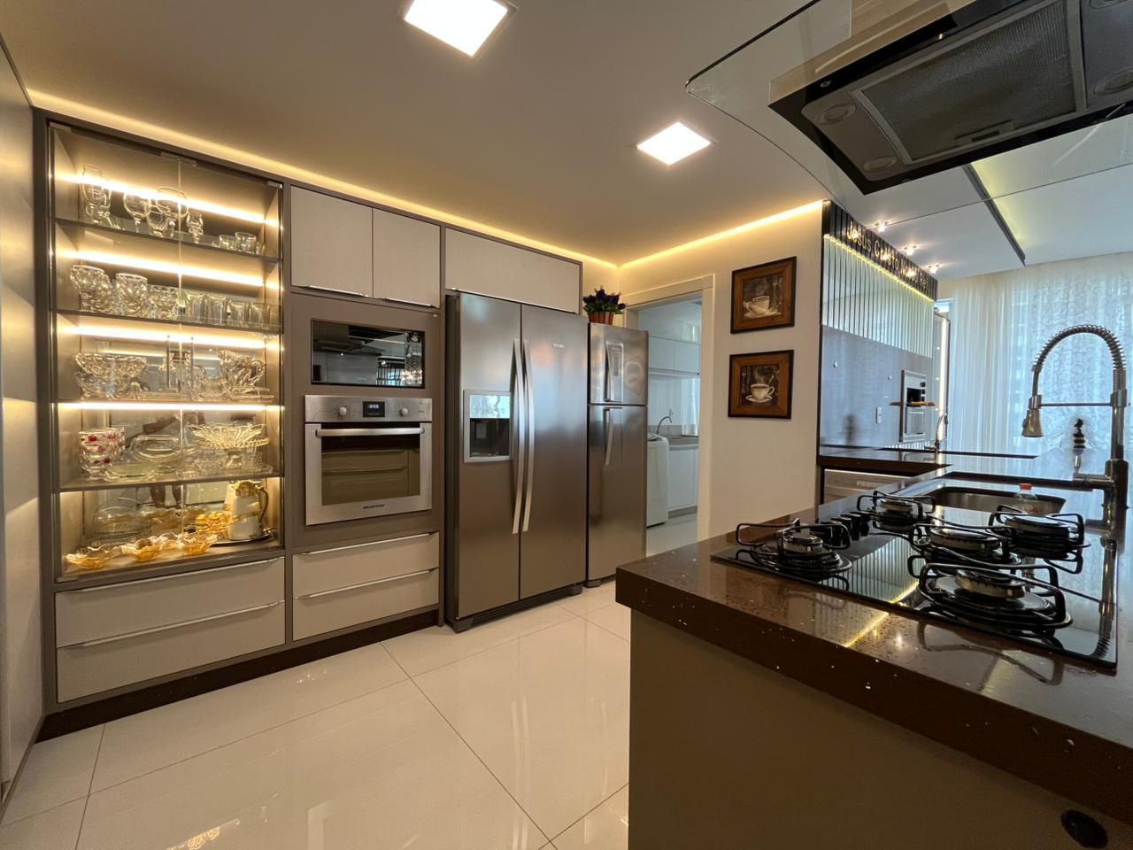 Apartamento com vista mar no Edifício Dubai Tower Residence em Itapema, SC