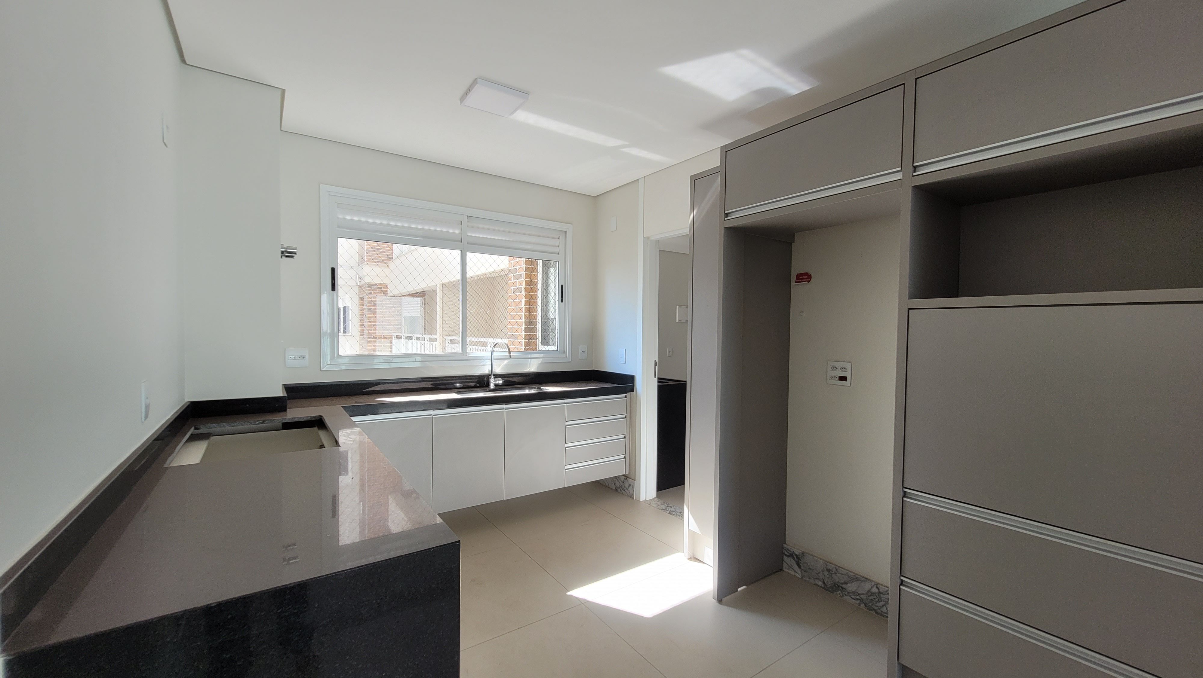 Apartamento  à Venda, 173m² privativos, Ed Queens Park, 3 suítes sendo 1 master, 2 vagas - Gleba Fazenda Palhano, Londrina, PR